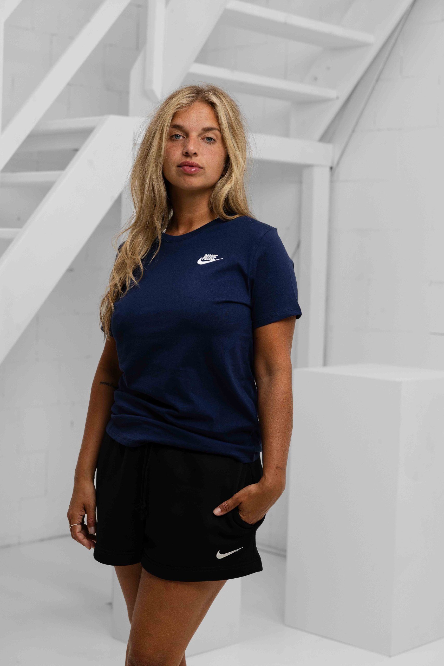 Nike Sportswear Club Essentials T-Shirt Dames Donkerblauw