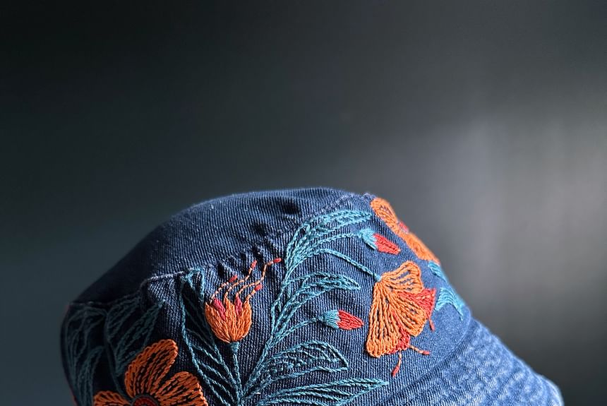 Embroidery Kingdom - DIY borduurpakket voor een denim bucket hat (verschillende ontwerpen)