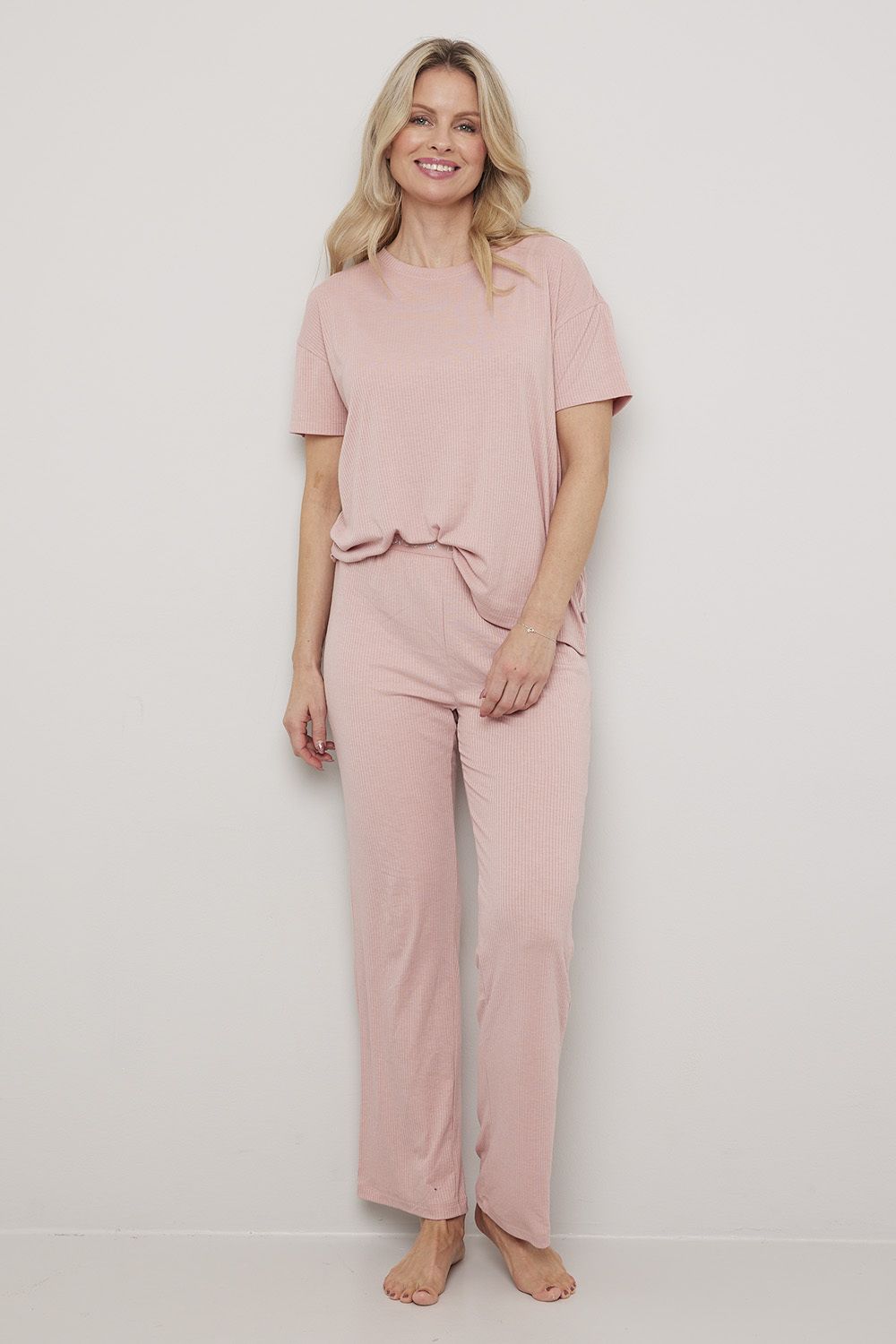 Ribbestrikket pyjamastopp Loved