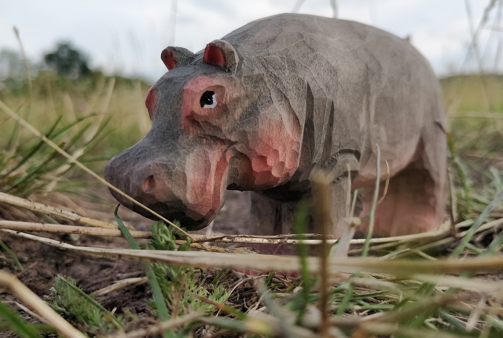 Figurine hippopotame en bois