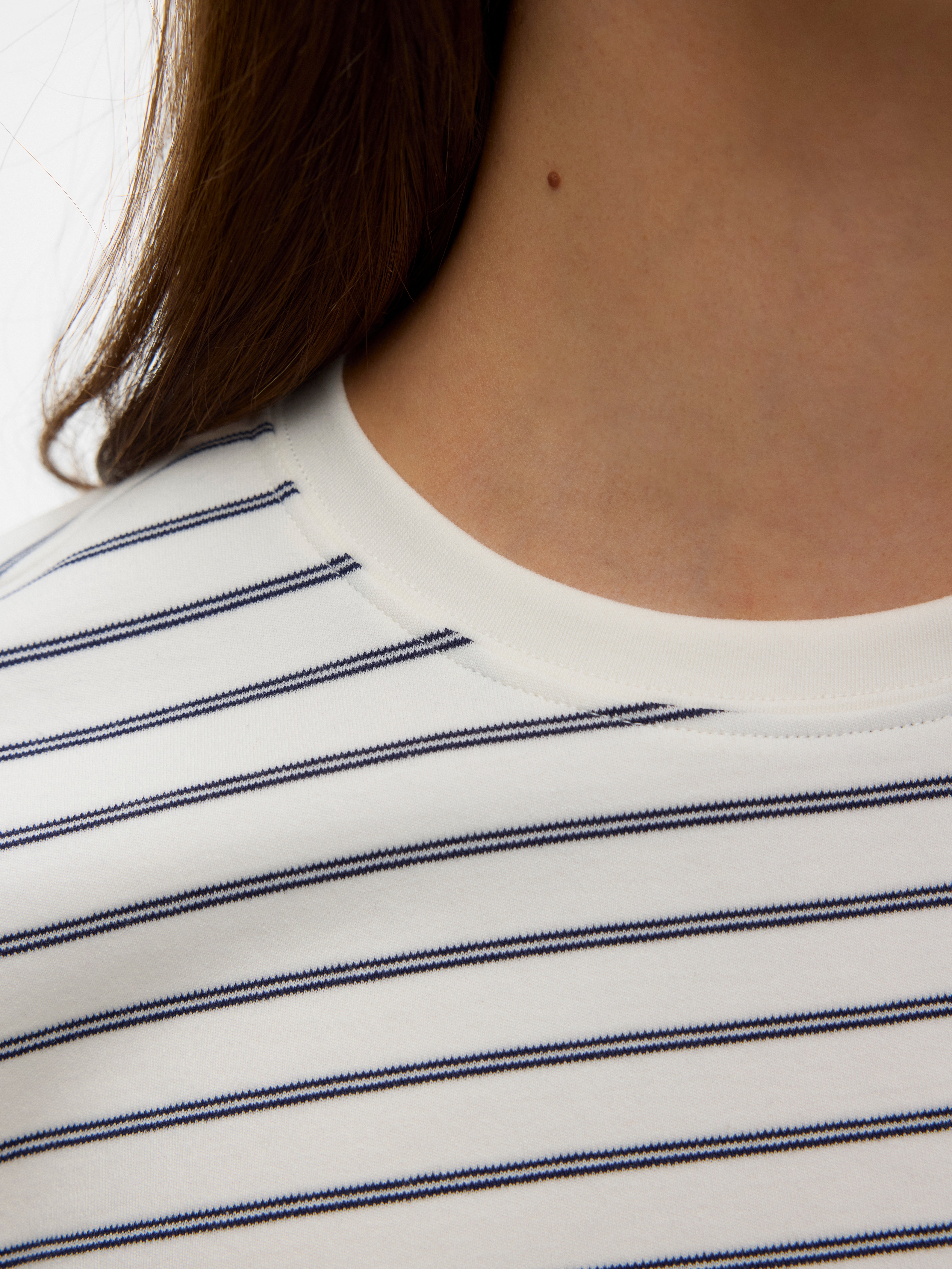 AWAVANI T-shirts