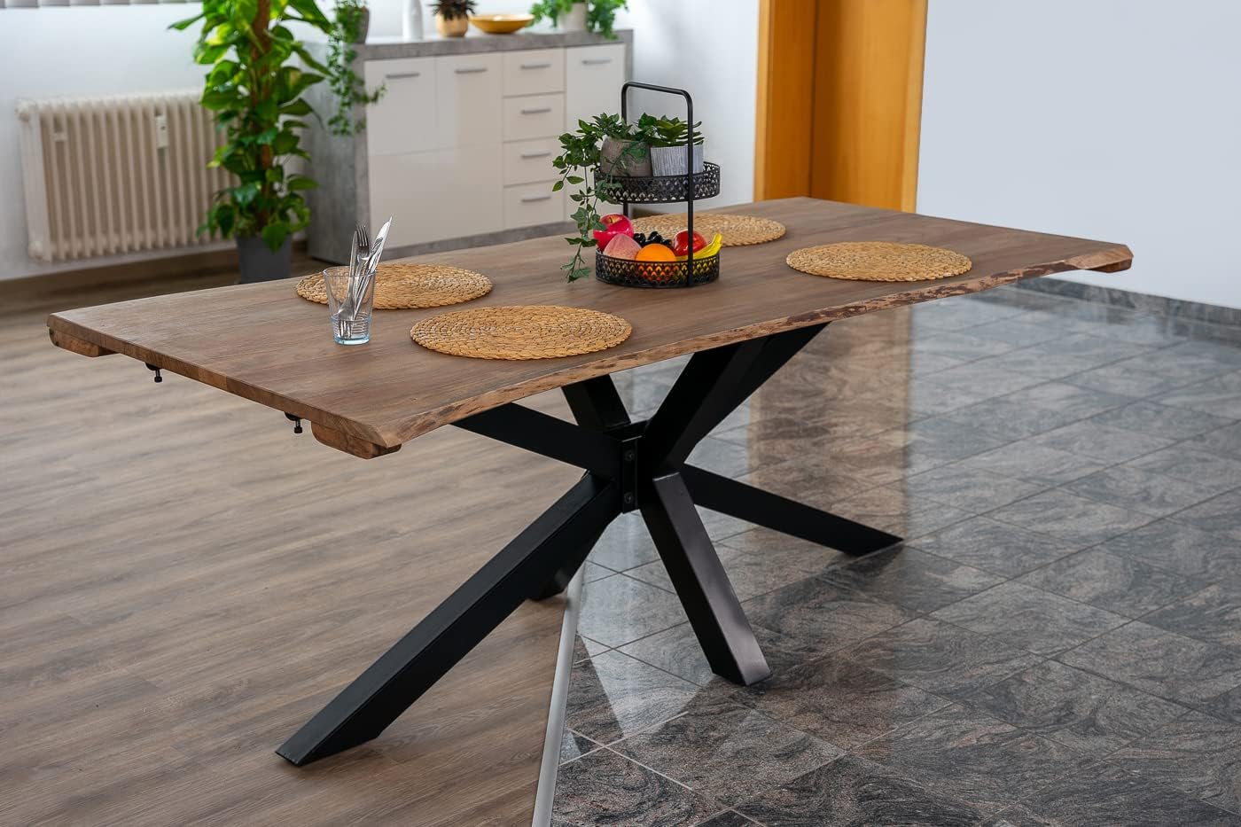 SAM Baumkantentisch 180 (280) x 90 cm Jannik, Akazienholz massiv & stonefarben, Esstisch inkl. 2 Ansteckplatten 50 x 90 cm, echte Baumkante, Spider-Metallgestell in Schwarz