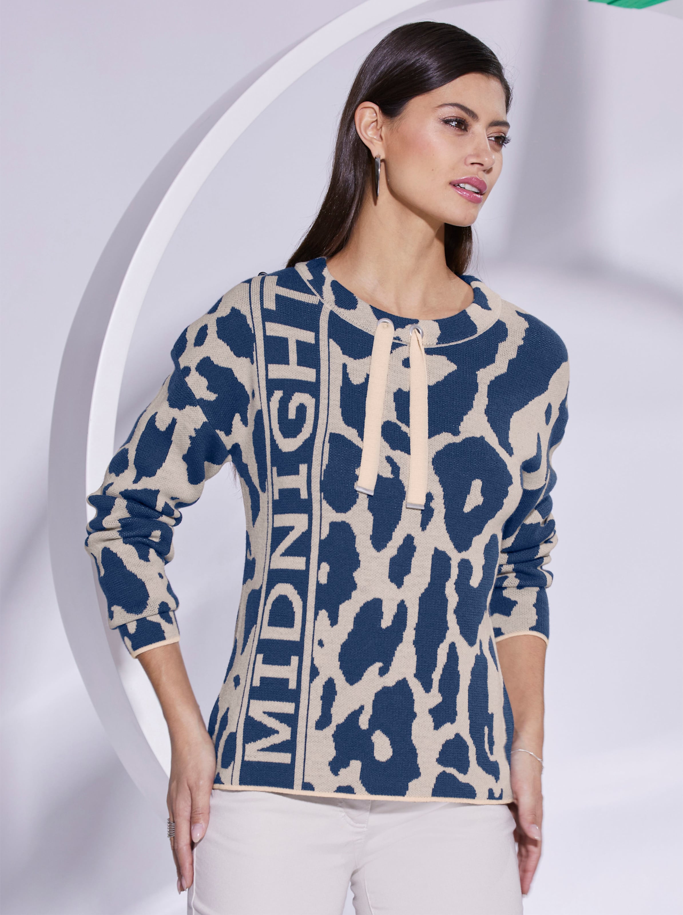 Pullover in dunkelblau-sand