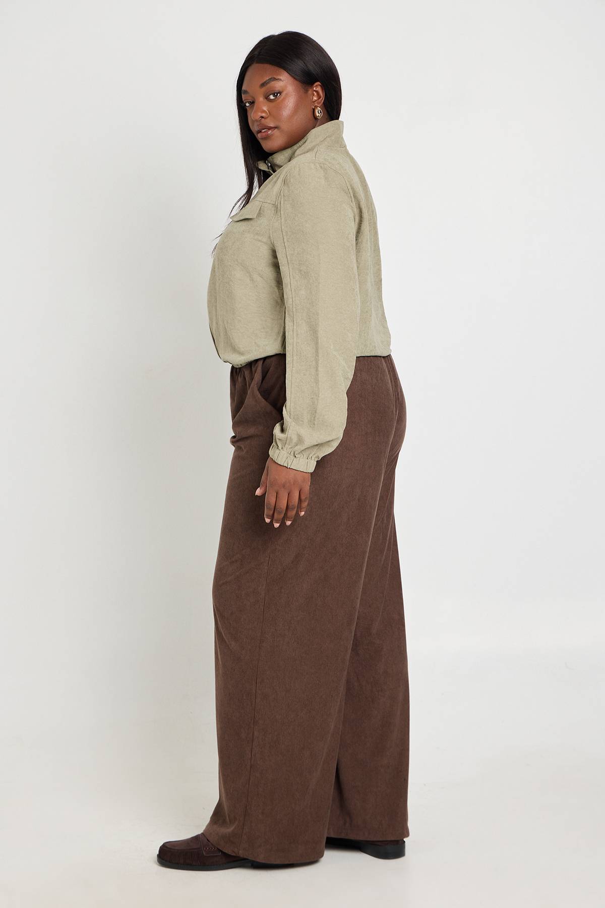boohoo Pantalon Large En Velours Côtelé Grande Taille