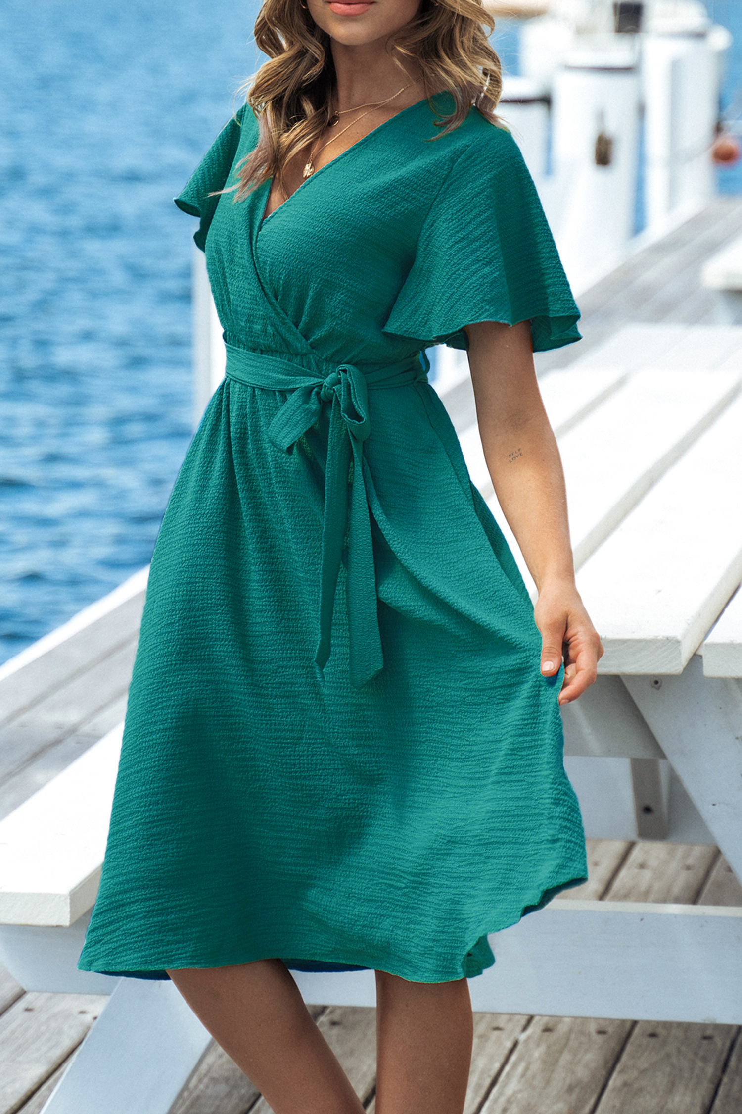 Robe maxi à col surplis et manches courtes