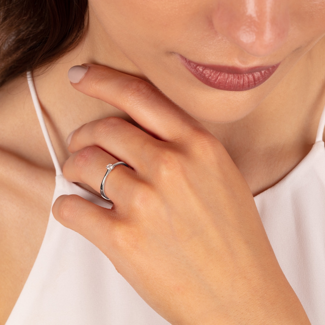 0.10 Karat Diamant Verlobungsring 750/18 K Weissgold in 4-Griff