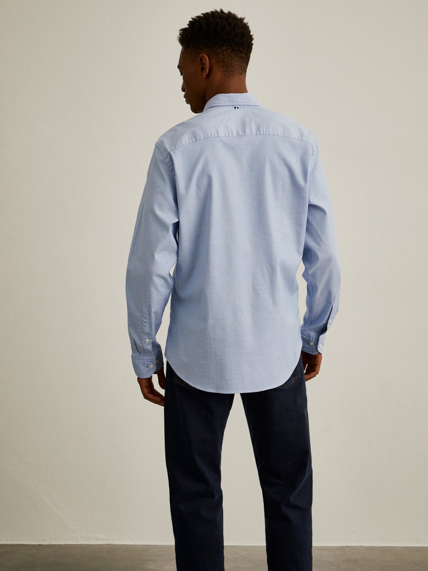 Camisa slim fit em tecido oxford