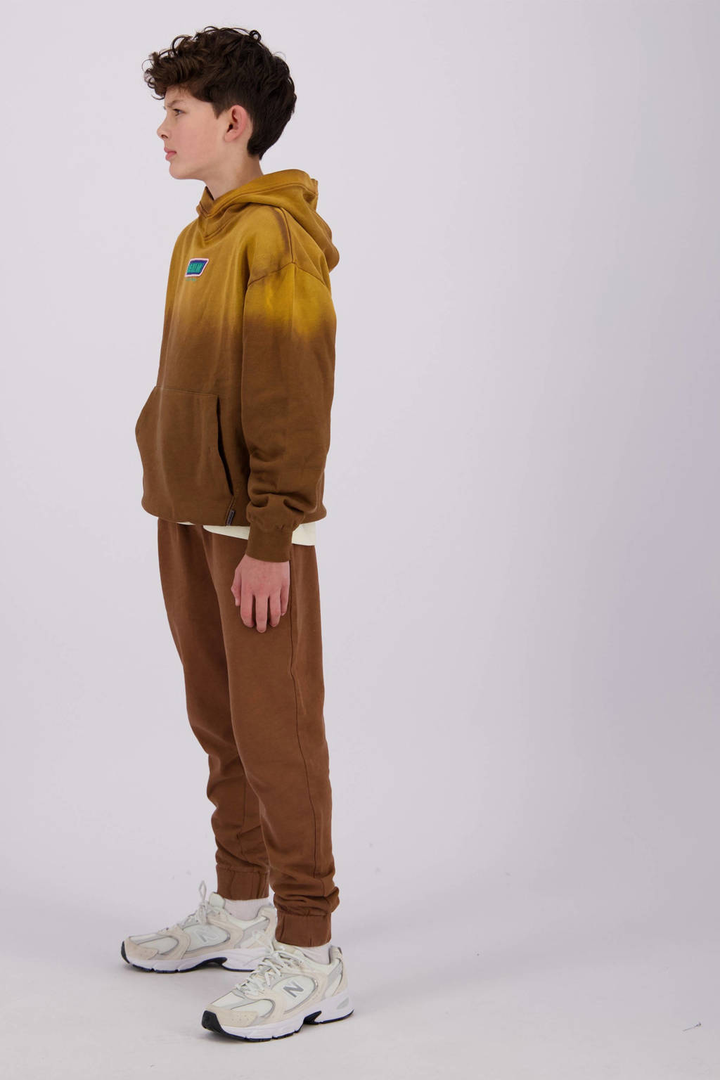 Vingino hoodie Nyx met printopdruk warm bruin/okergeel