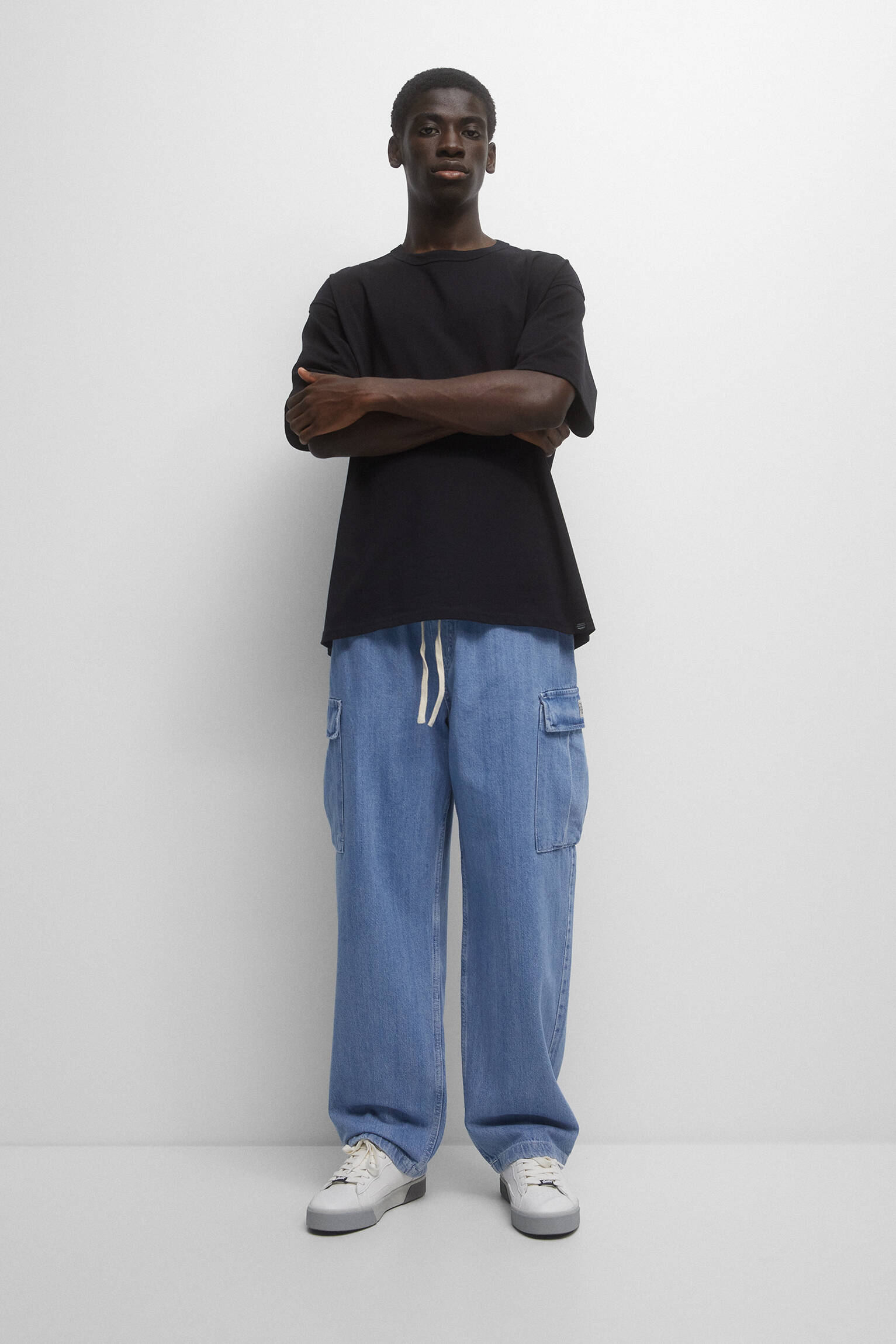 Calça cargo com cordão - azul médio
