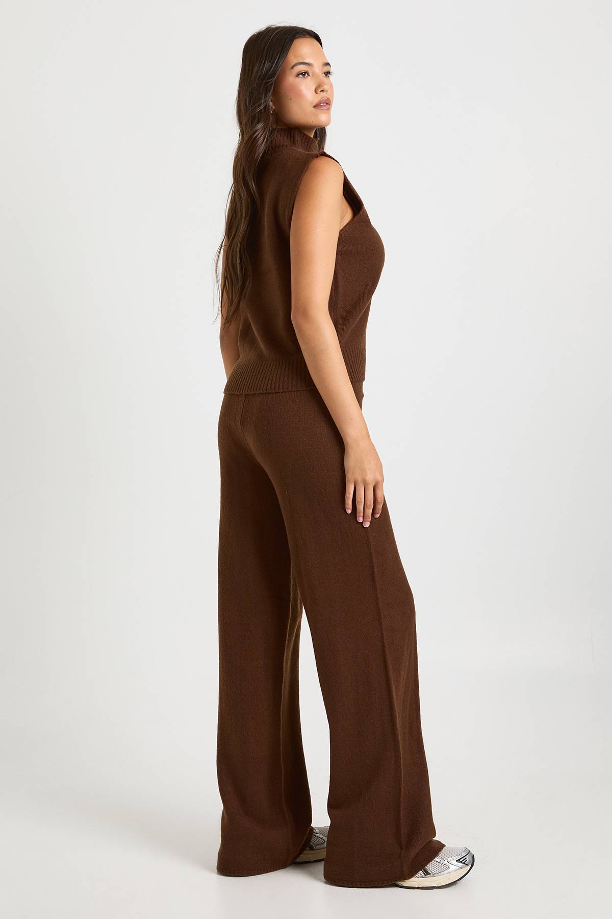 boohoo Ensemble Coordonné Débardeur Tricoté Ultra Doux À Col Fendu Et Pantalon Droit