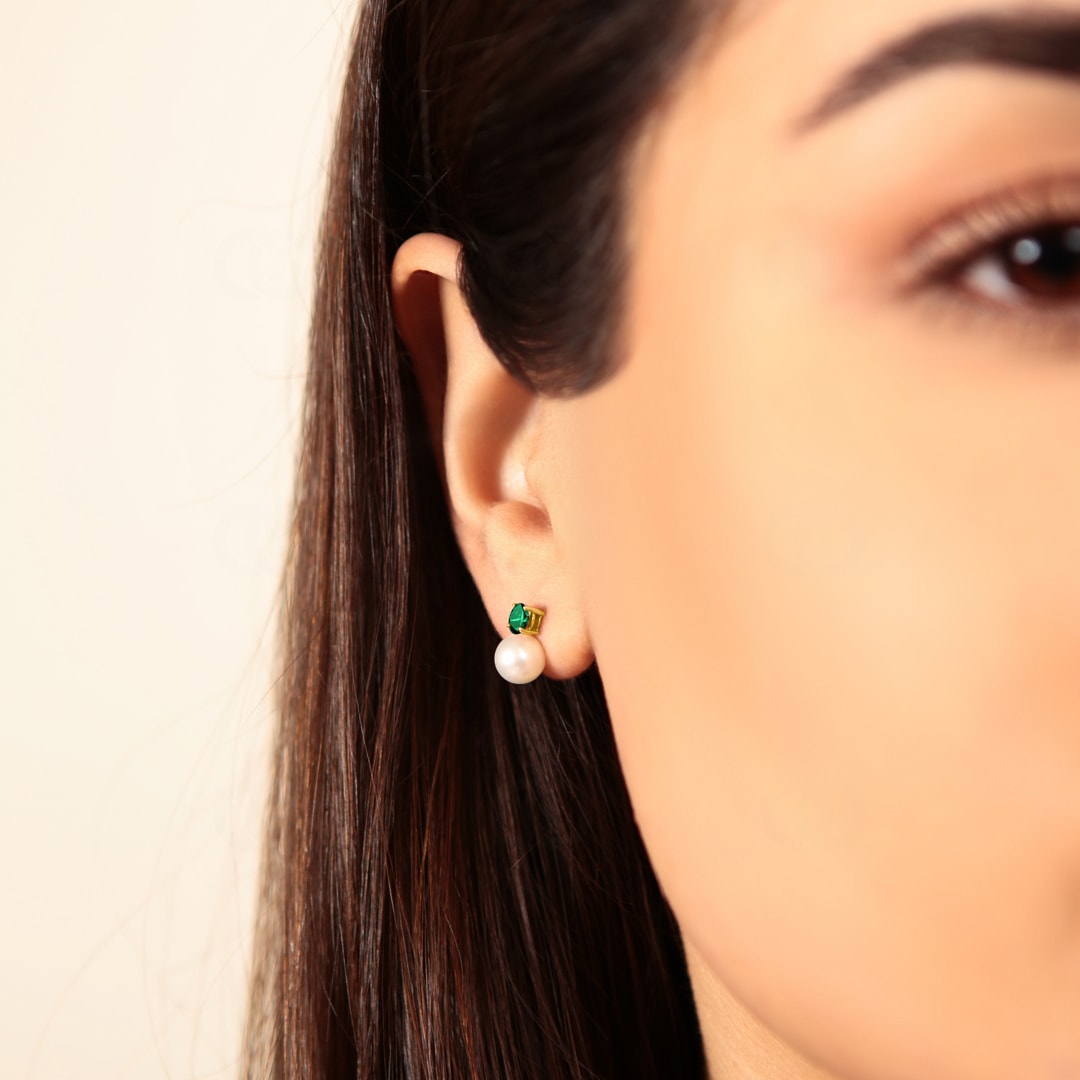 Ohrstecker 750/18 K Gelbgold mit Süsswasserzuchtperlen & Smaragden