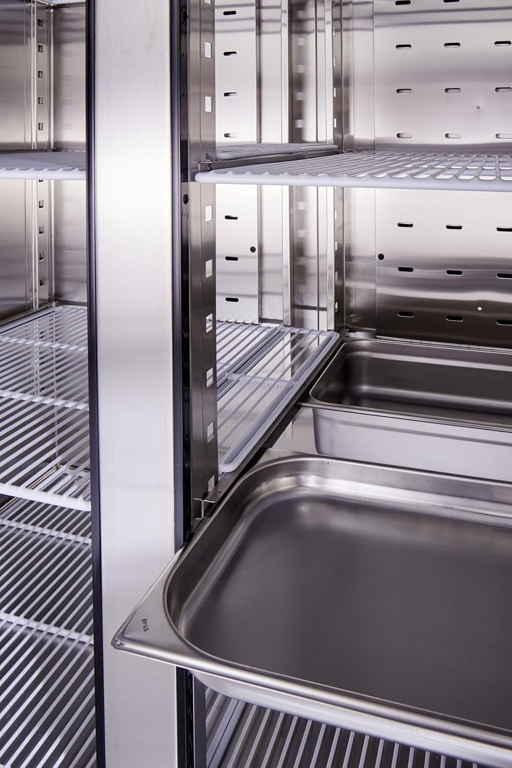 METRO Professional Armoire Réfrigérée Négative GFR1400, 131,4 x 80,5 x 206,5 cm, 940 L, Froid Ventilé, 980 W, avec Serrure, argenté, Frigo, Congélateur, 2 portes, Side by Side