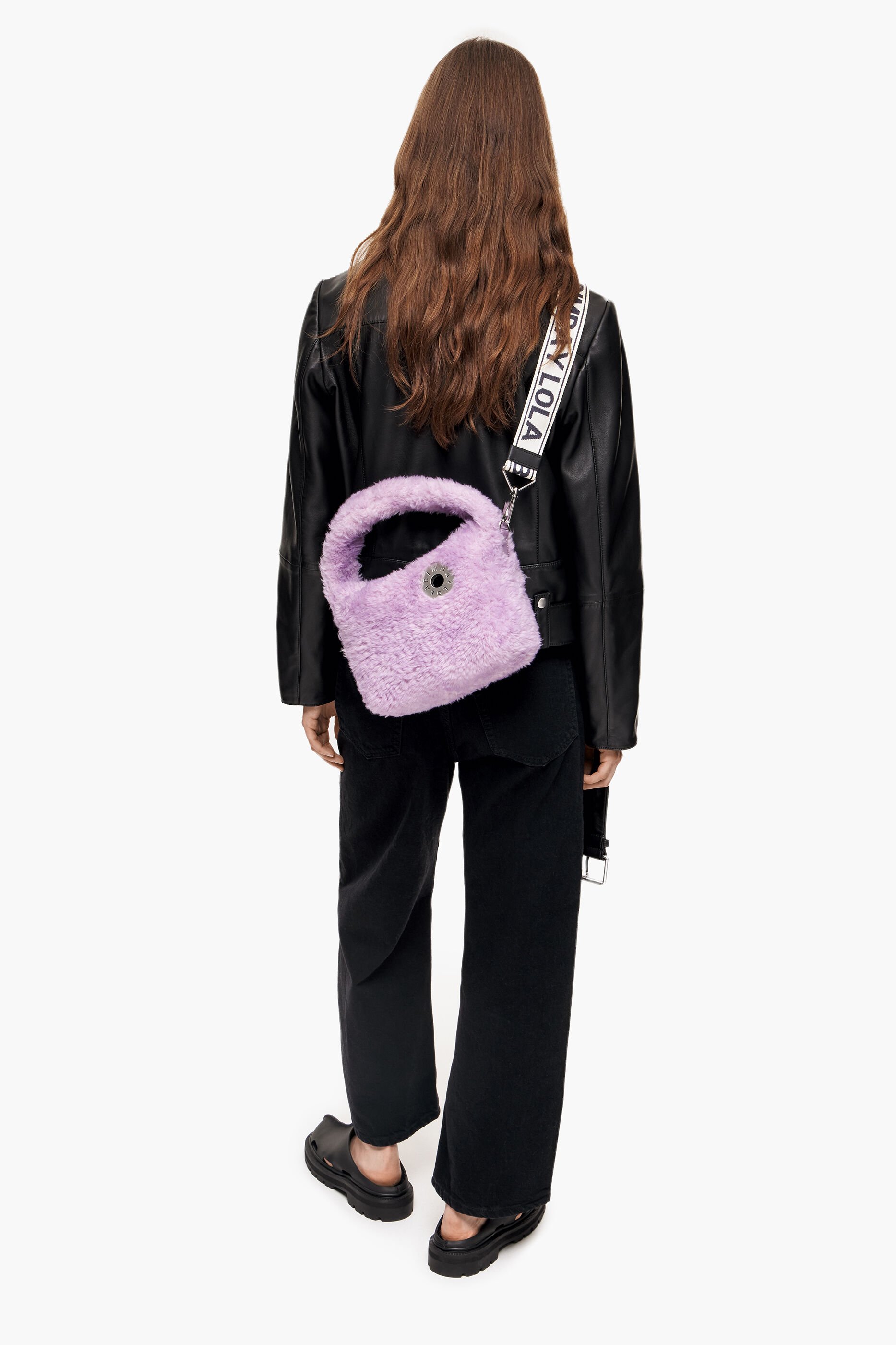 Bolsa hobo pequena com pele lilás