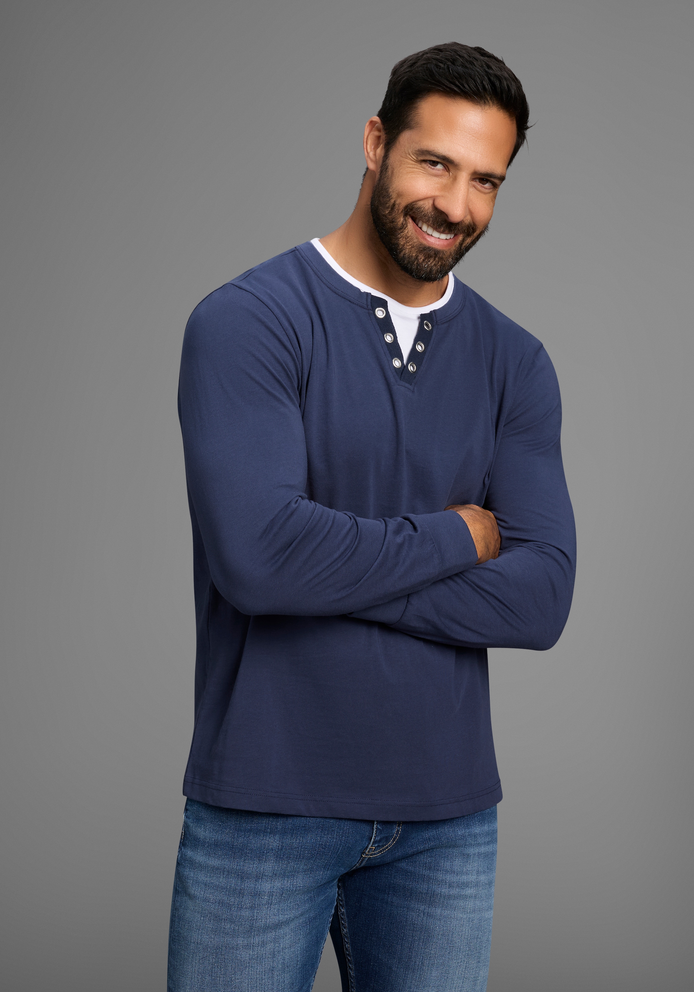 Man's World Rundhalsshirt »Neue Kollektion!«, mit Kontrasteinsatz am Halsausschnitt