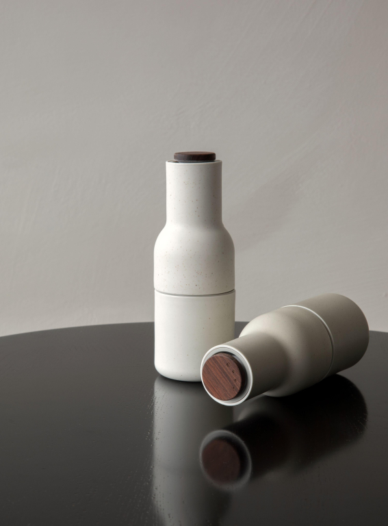 Audo Copenhagen Bottle Grinder peper- en zoutmolen Hunting Green/Beige walnoot
