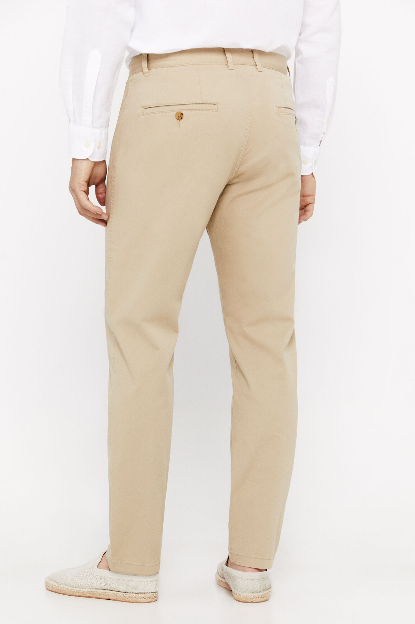 Calça chino leve com corte afunilado - Marfim