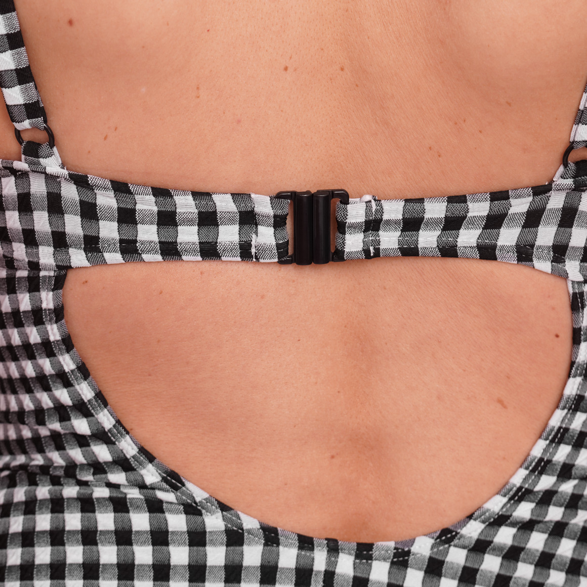 Jonas Nielsen Damen Shape-Badeanzug aus Strukturstoff schwarz