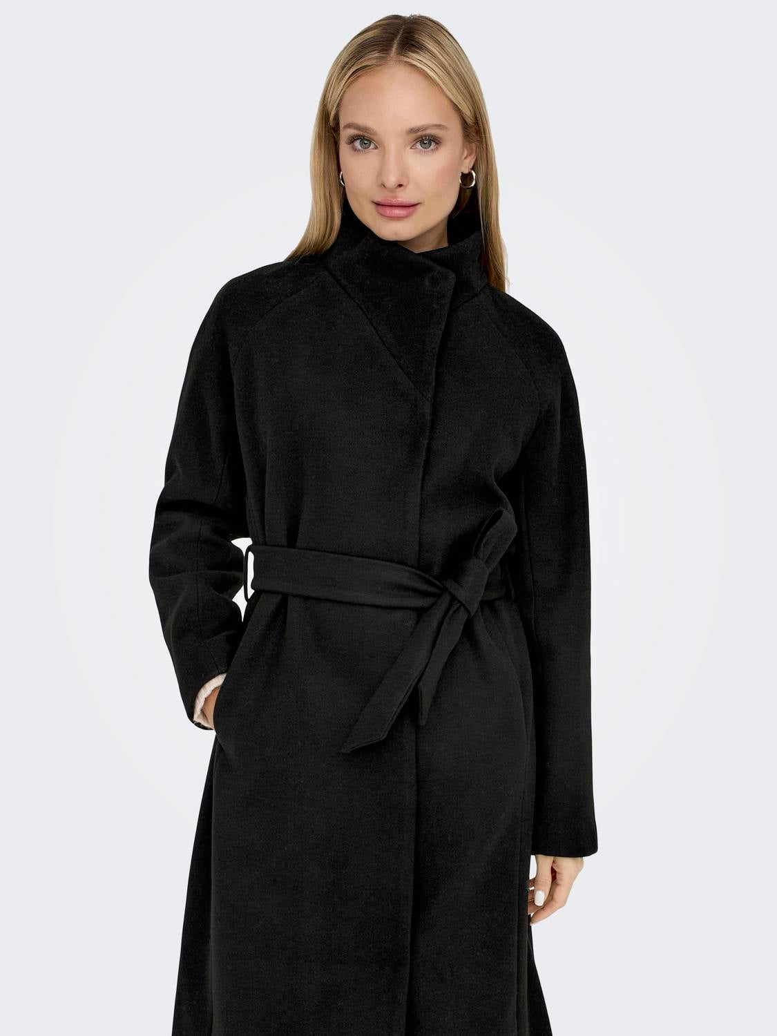 ONLEMMA Mantel Black