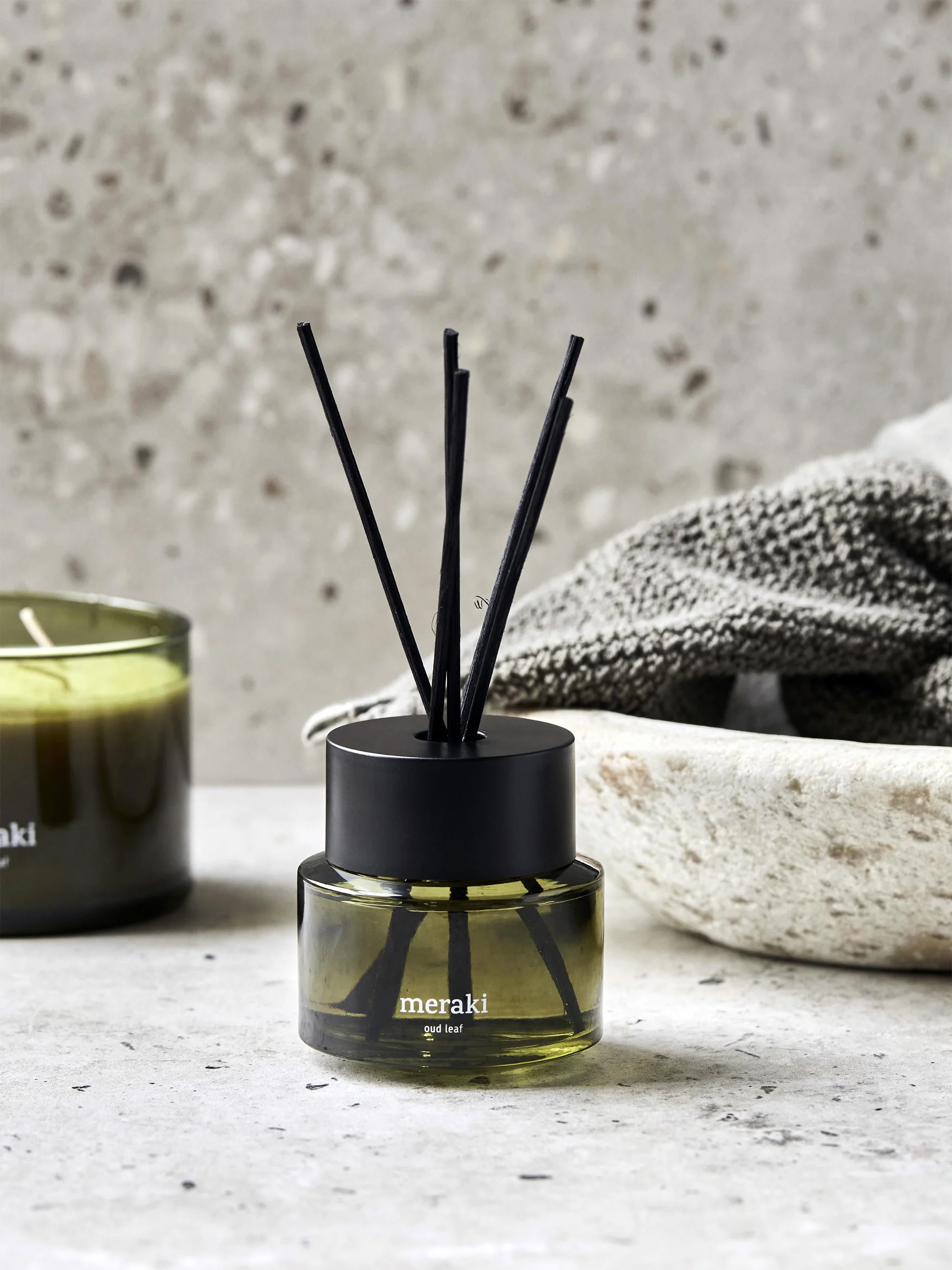 Diffuser Oud Leaf (roos, cederhout, jasmijn, iris & lelietje-van-dalen), 100 ml