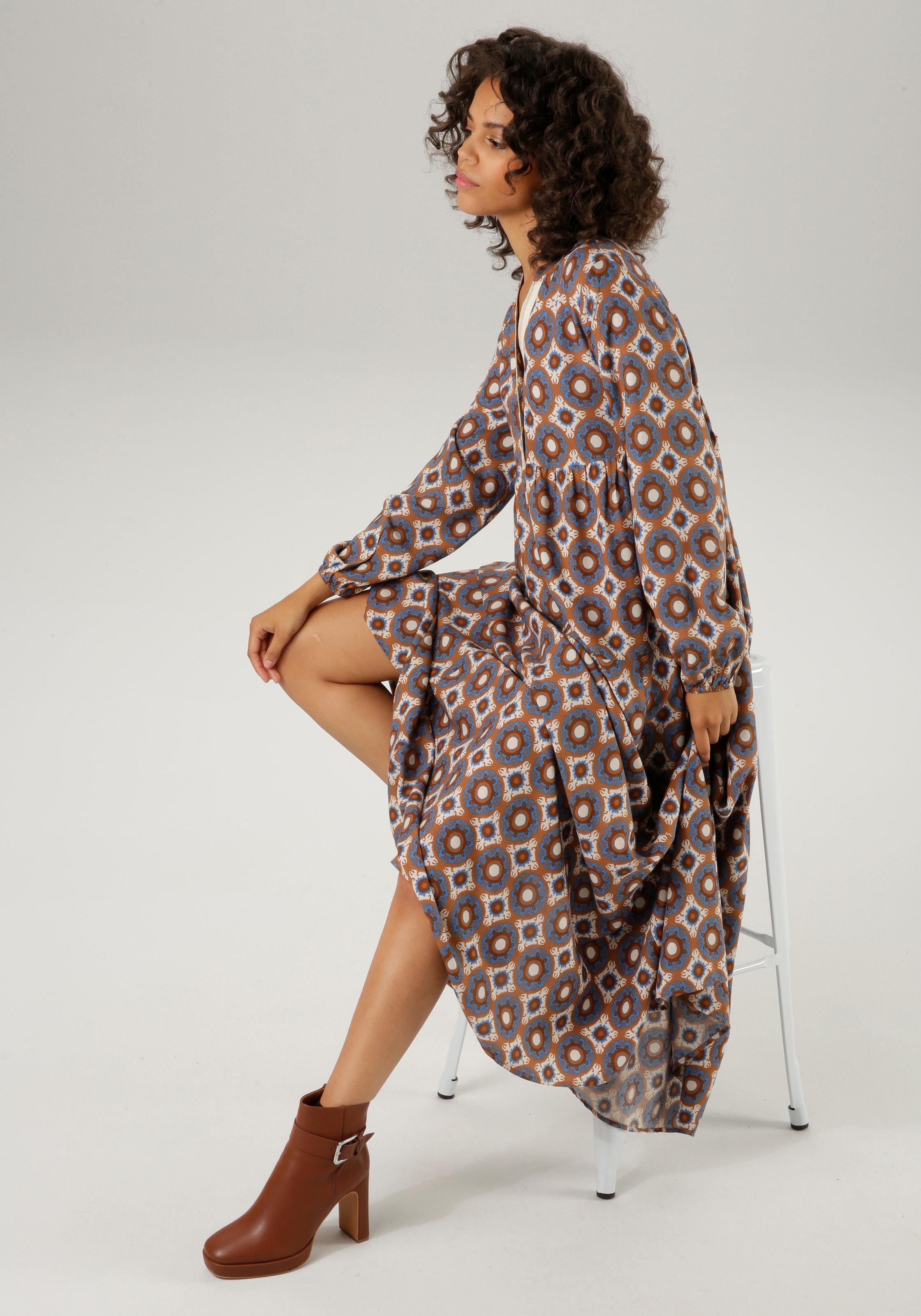 Aniston CASUAL Maxikleid mit fantasievollem Mandala-Druck