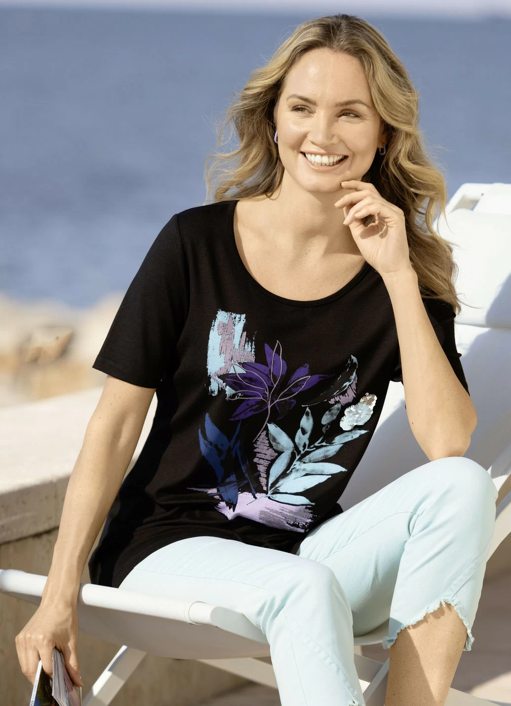 Schwarzes Shirt mit Kontrastdruck