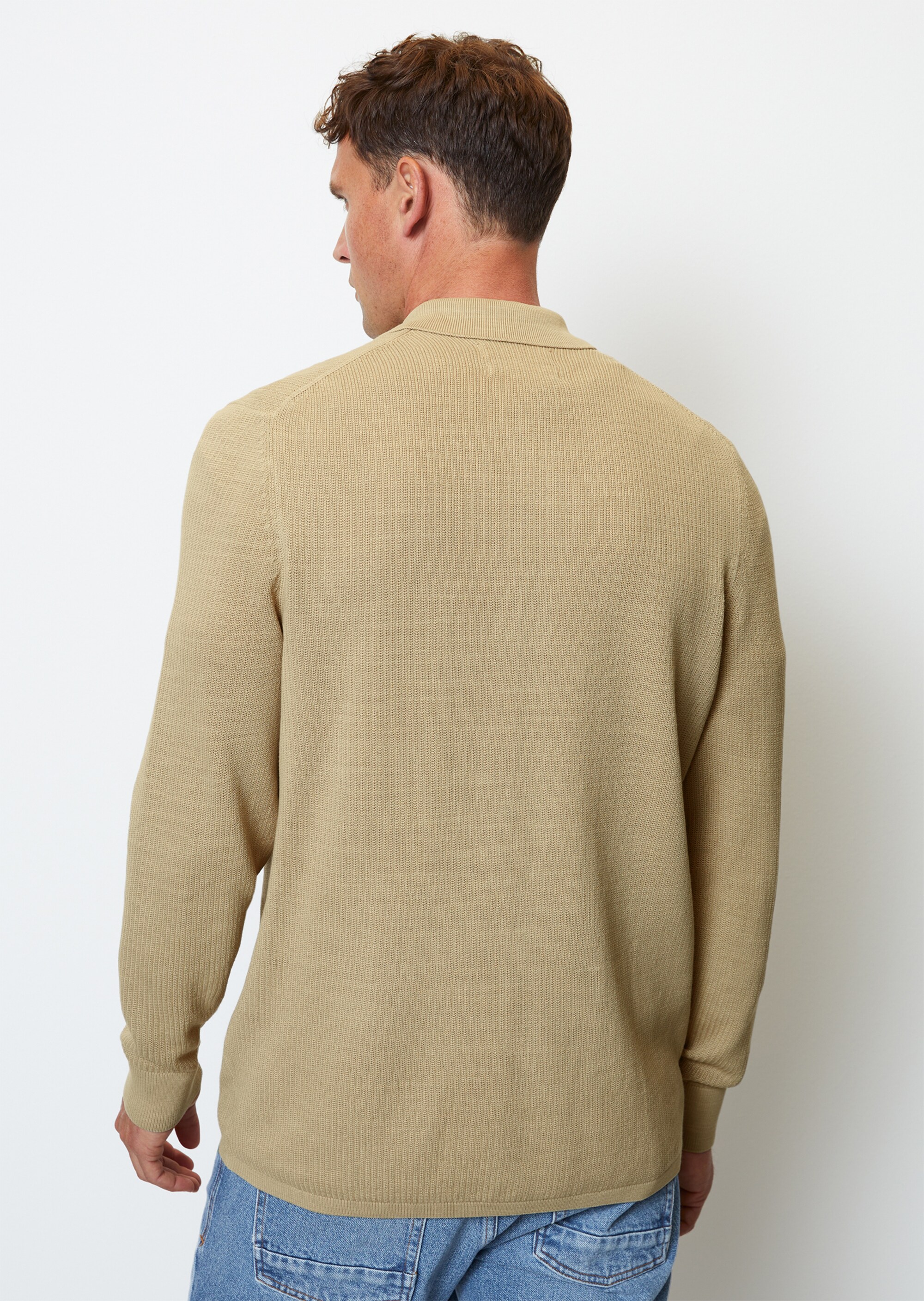 Strickjacke regularund Druckknöpfen