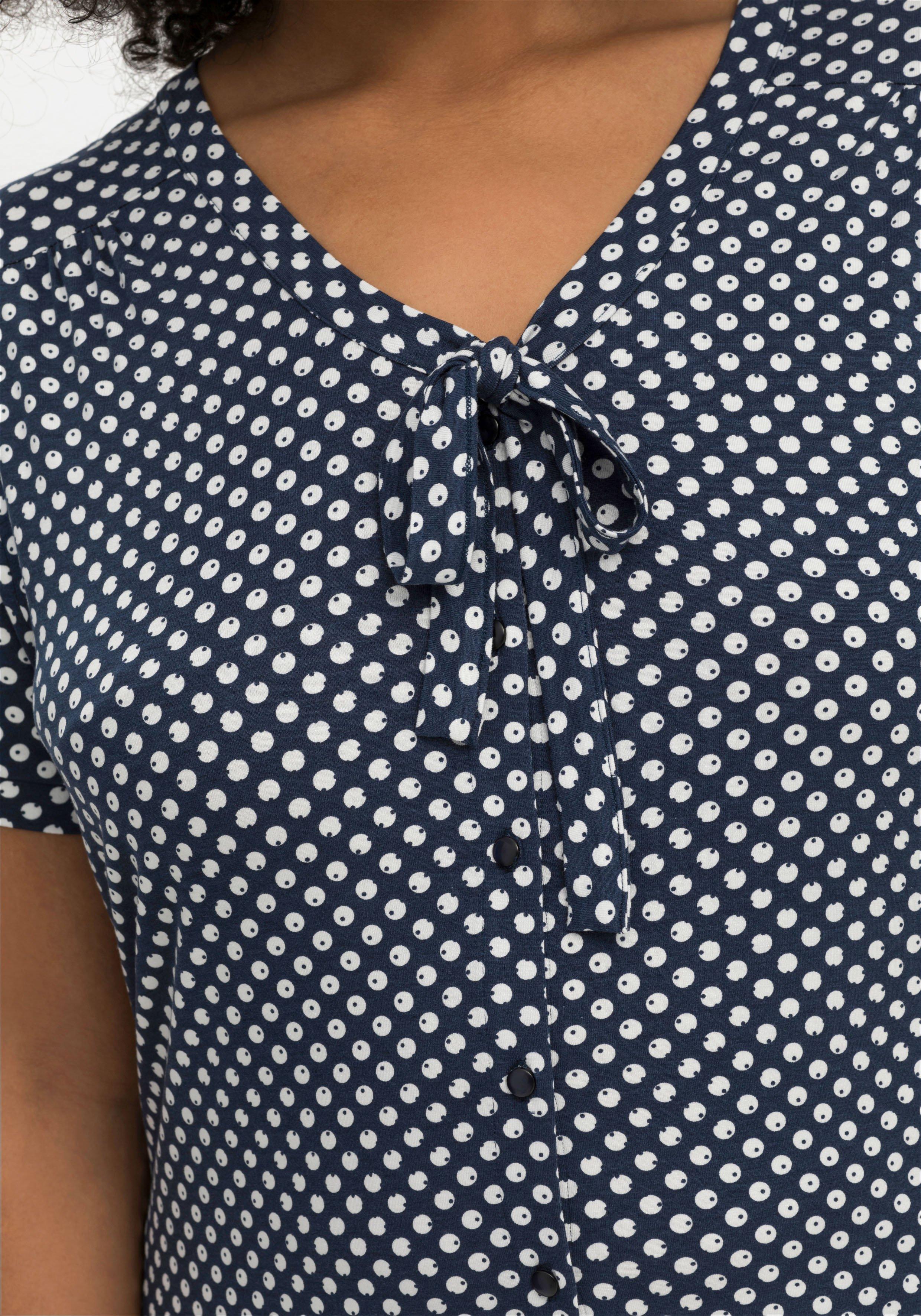 Shirt mit Pünktchen und Bindeband am Ausschnitt