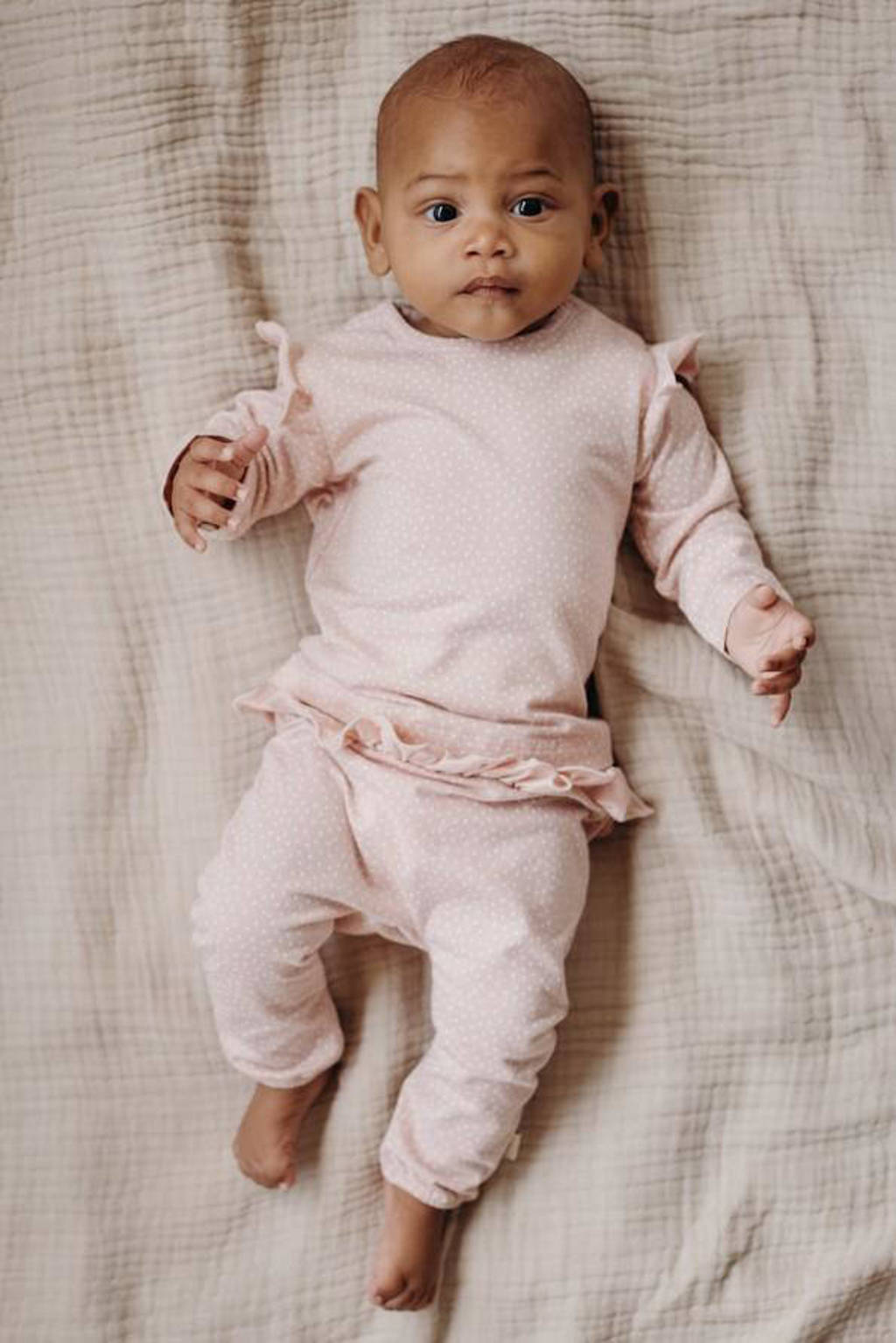 LEVV baby basic longsleeve LNINANOS met stippen en ruches zachtroze/wit