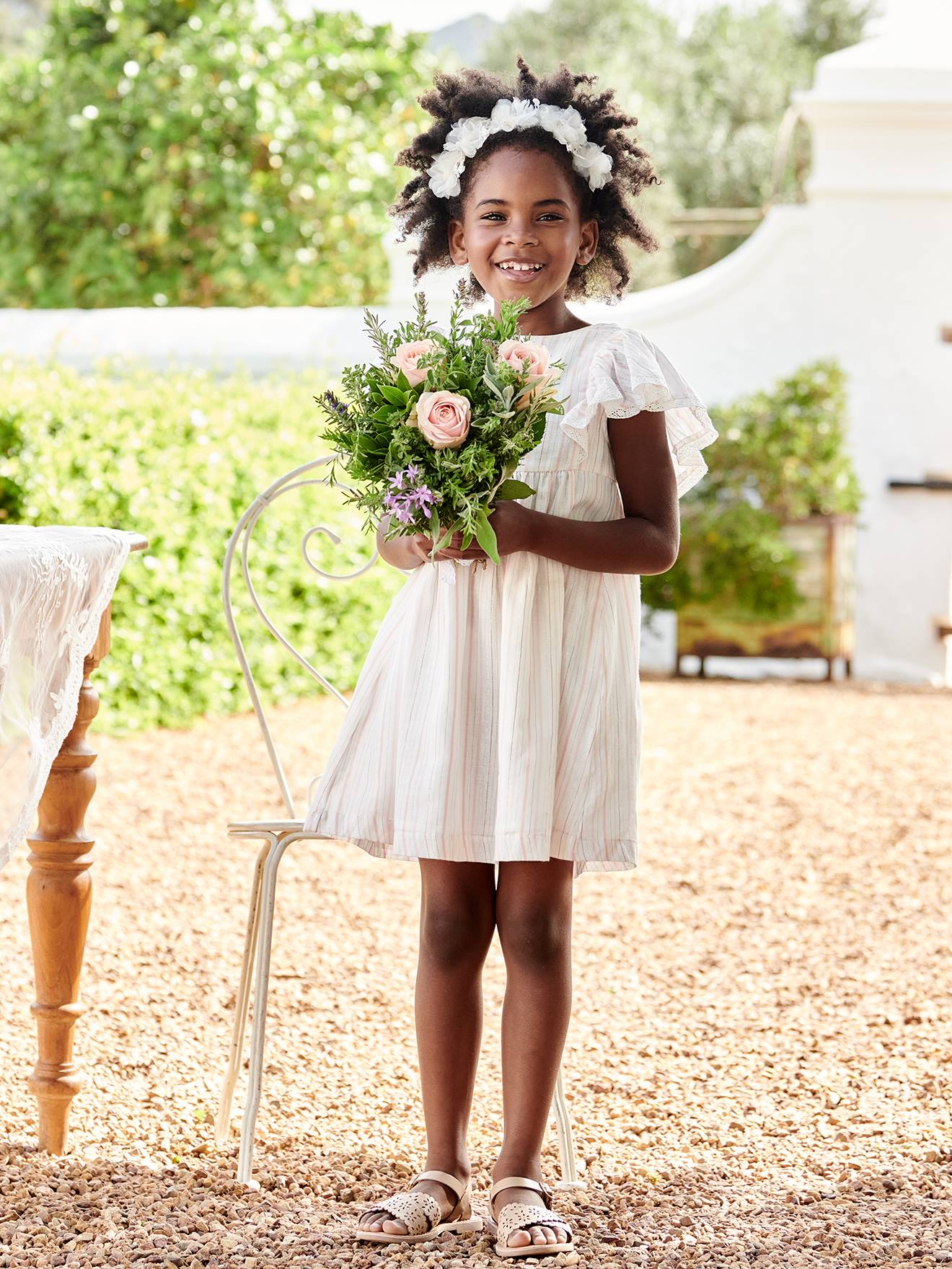 Vestido de festa listrado off-white com fios brilhantes para meninas