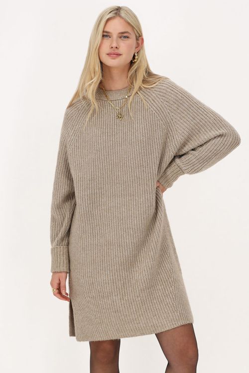 Beige midi jurk gebreid