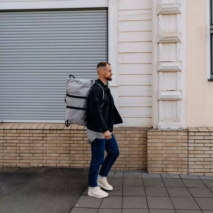 Anna und Oskar Faire Reisetasche Otto aus recyceltem Material Grau