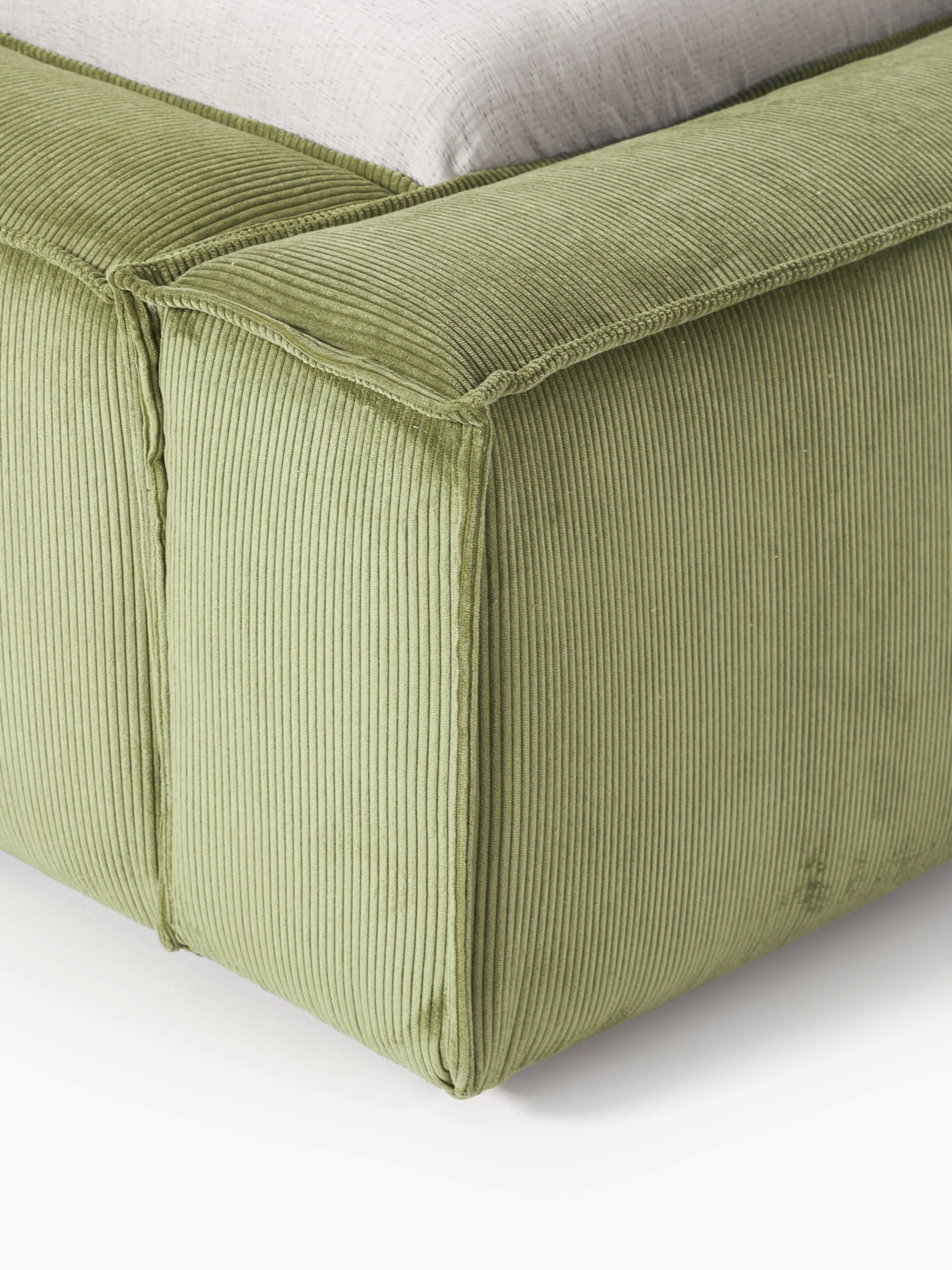 Gestoffeerd bed Lennon van corduroy met opbergruimte