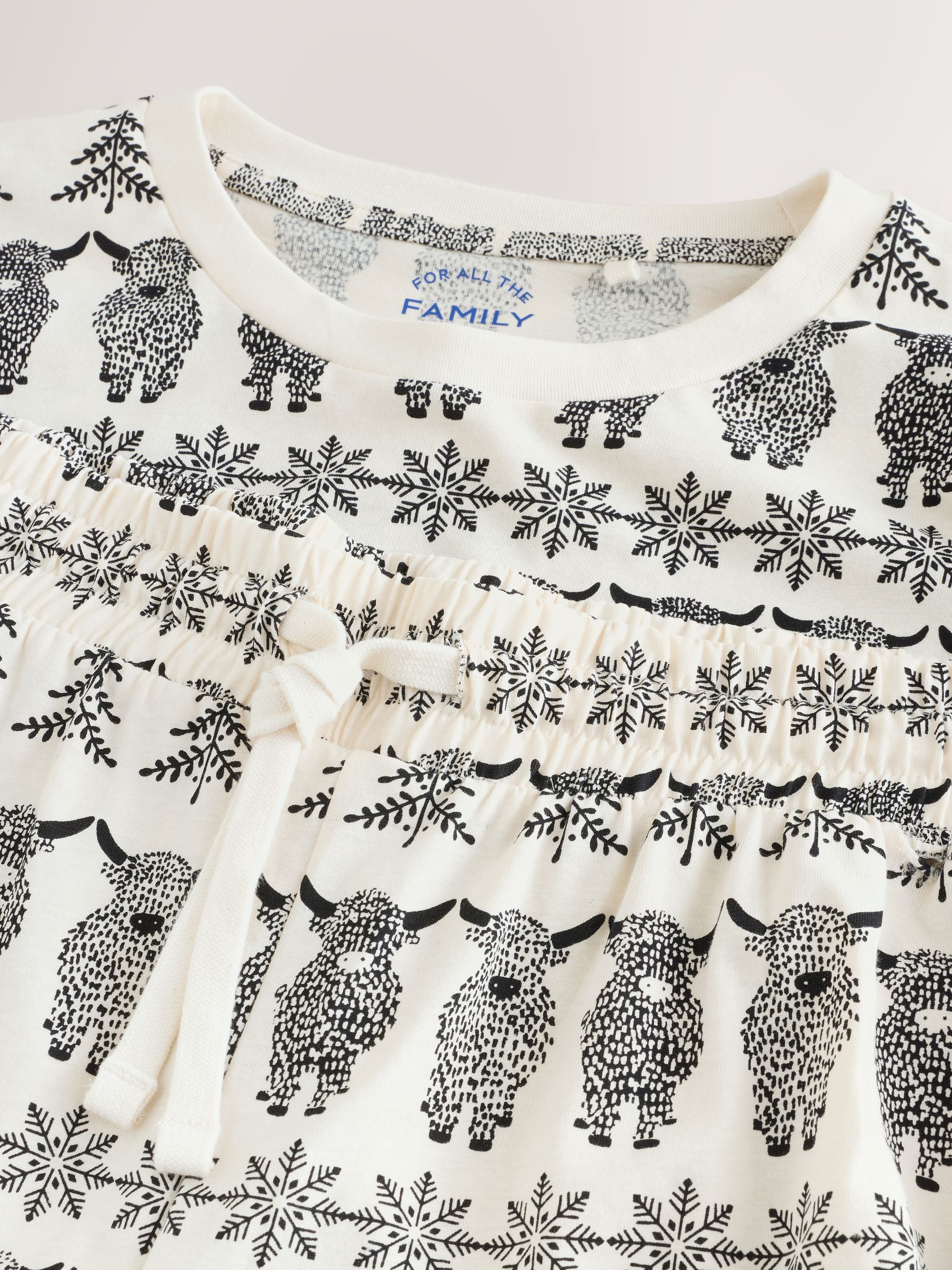Ecru wit - Bijpassende familie Kerstmis Fairisle-patroon Hamish the Highland Cow Pyjama's