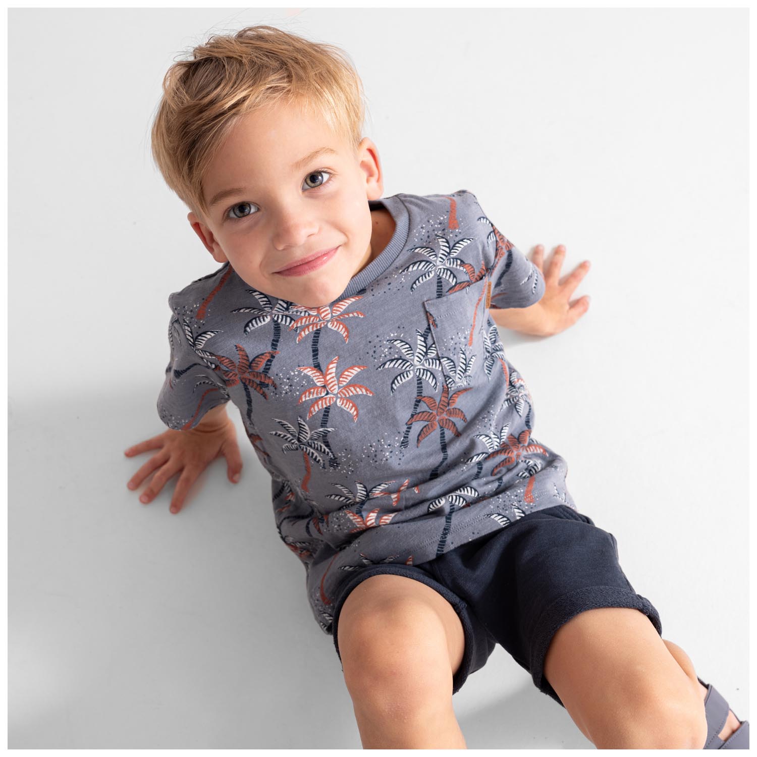Prénatal shirt + korte broek