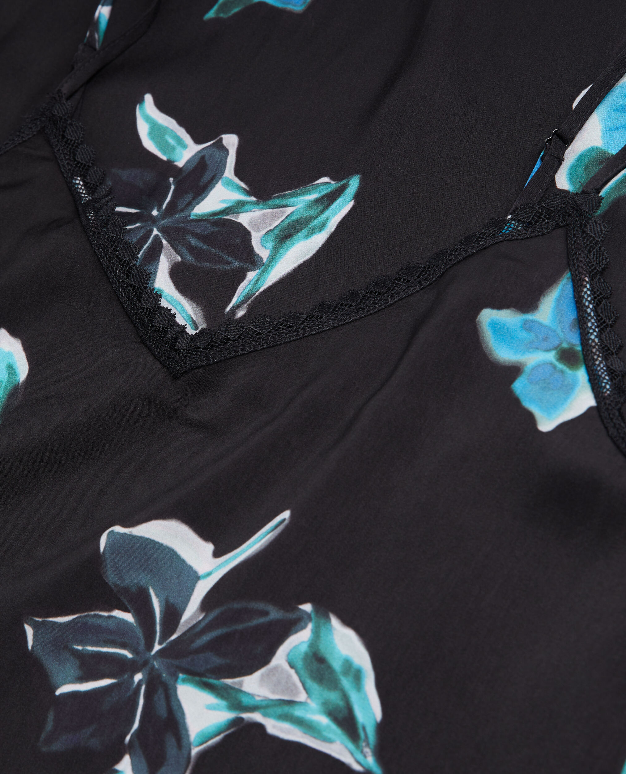 Robe nuisette longue imprimée avec détails en dentelle