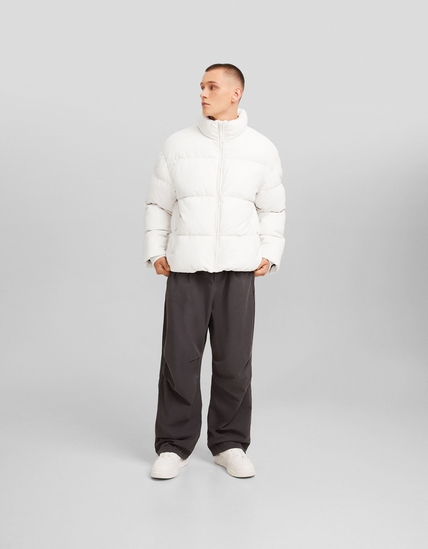 Jaqueta puffer com efeito de couro