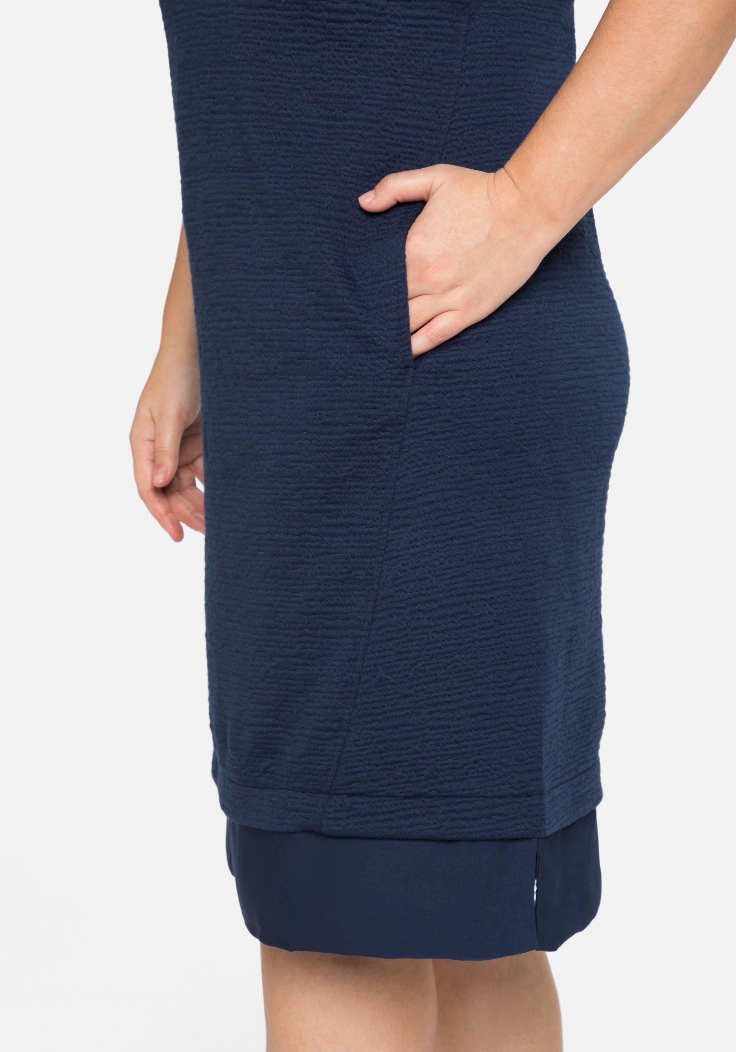 Sweatkleid mit Satineinsatz am Saum