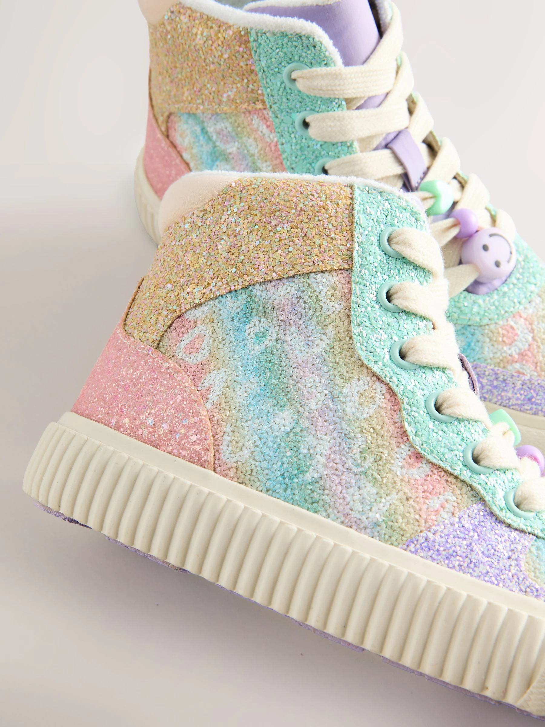 Regenboogkleurige glitters - Hoge sneakers met veters