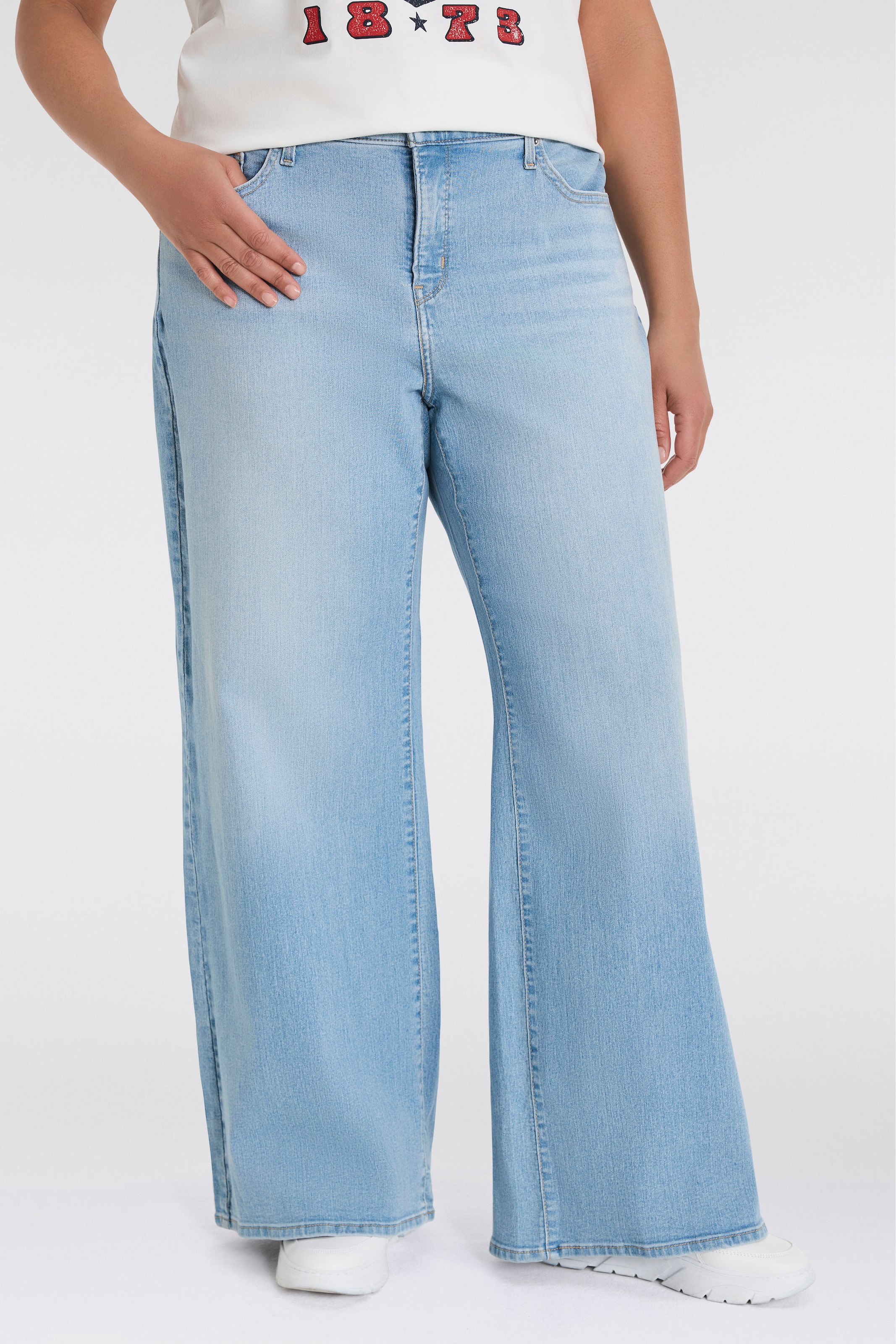 Levi's® Plus Weite Jeans »PL 318 SHAPING WIDE LEG« im Five-Pocket Style