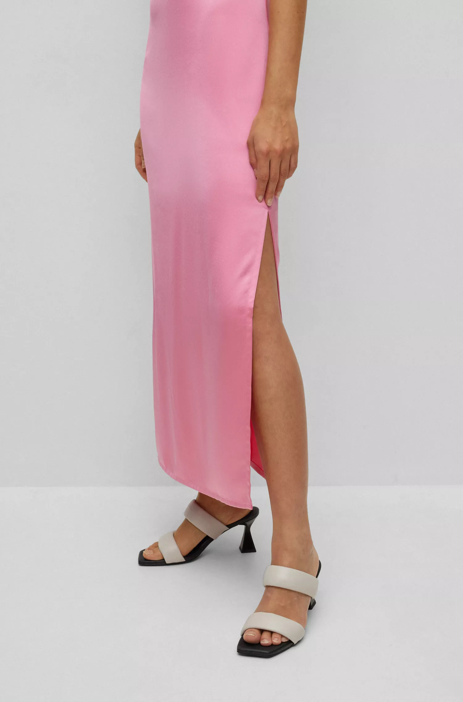 Vestido maxi vermelho HUGO em cetim com costas nadador