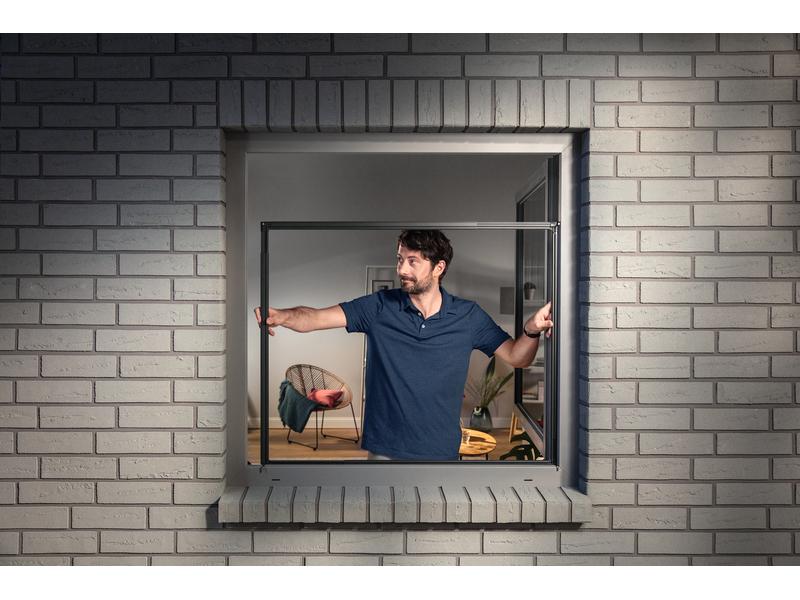 tesa Grössenverstellbares Fliegengitter FALT Fenster, Weiss Faltbarer Insektenschutz für Fenster 80 x 80 cm bis 140 x 140 cm