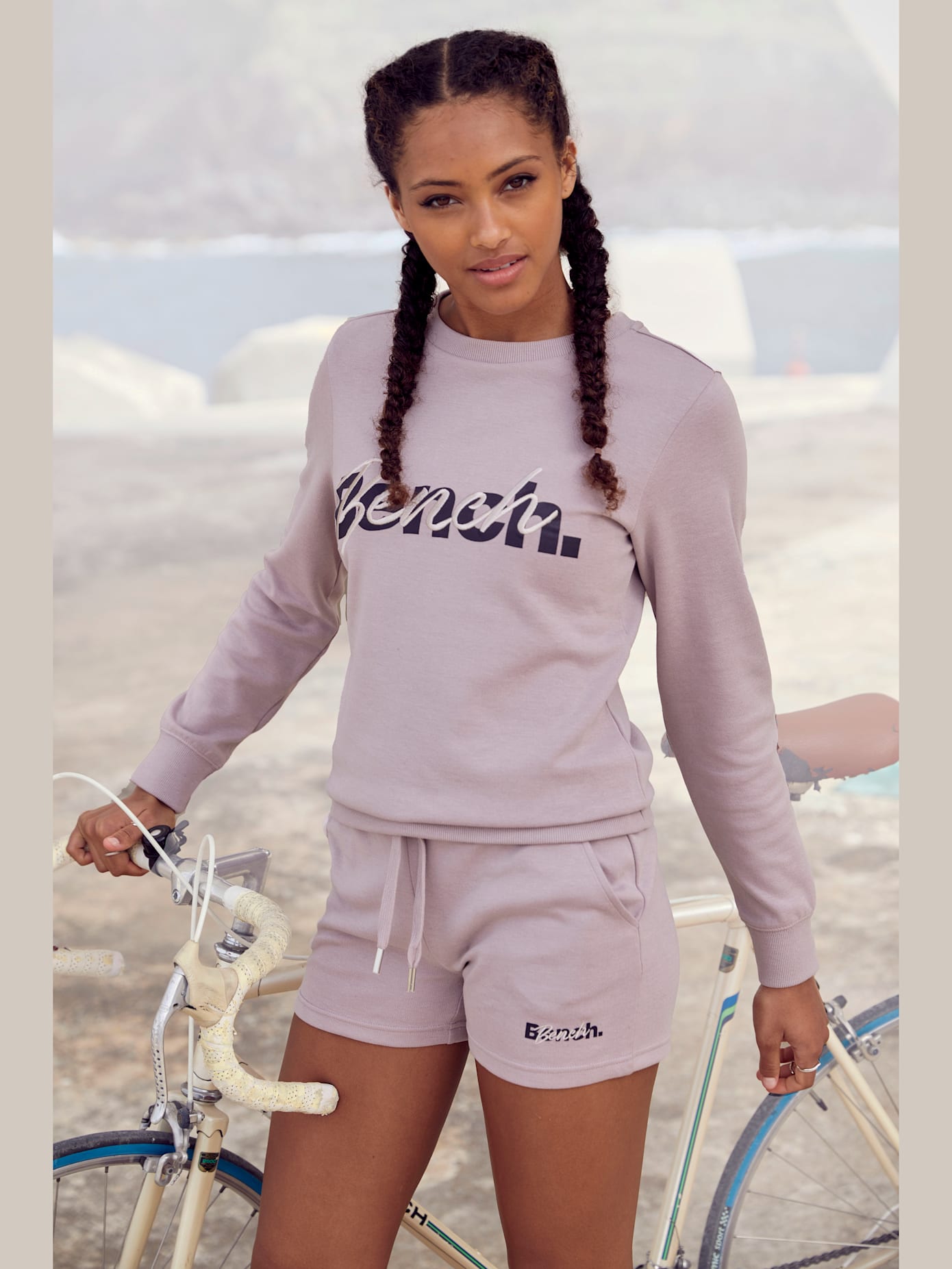 Sweatshirt basique avec logo imprimé et broderie