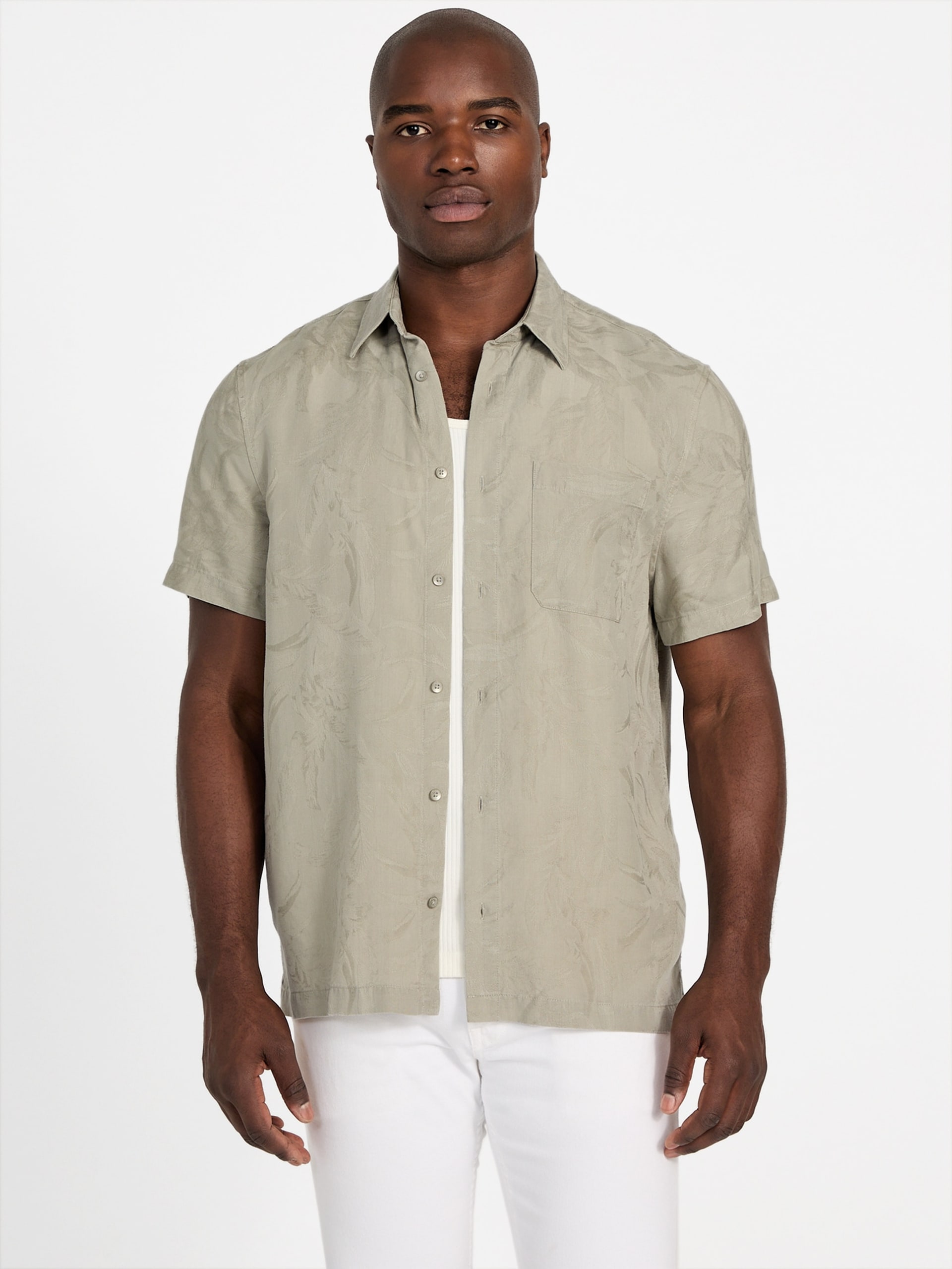 Camisa Eco Jacquard com Bolso e Estampa de Folhagens