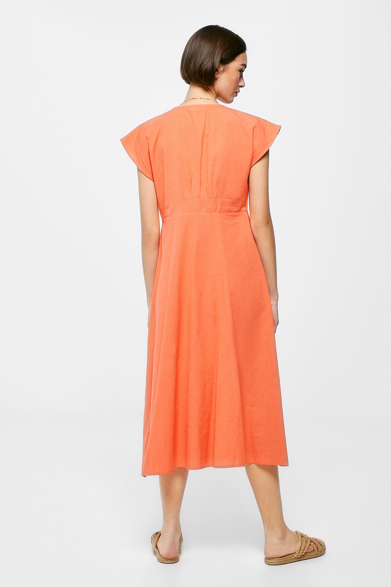Vestido midi liso com botões, em linho e algodão - Laranja