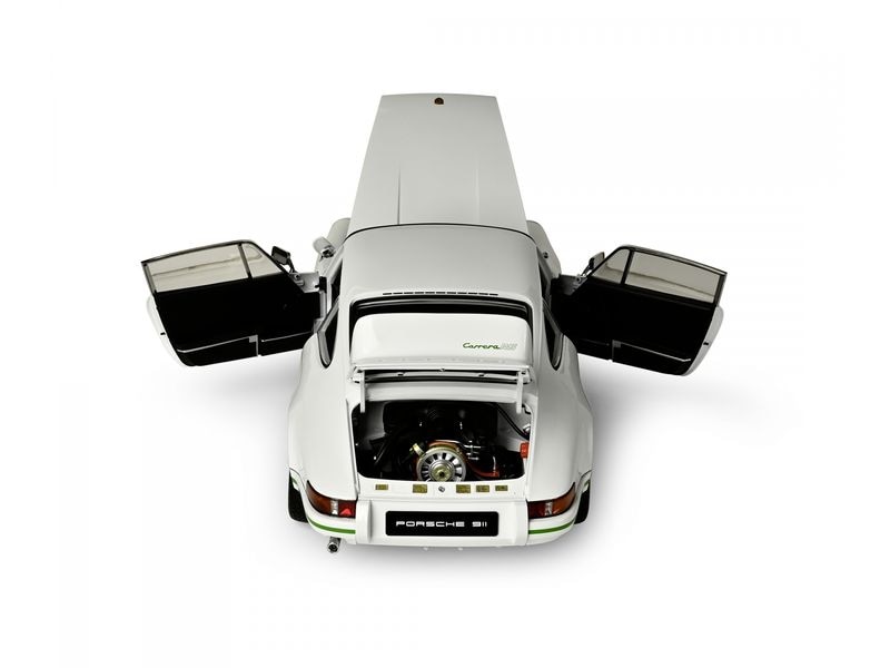 IXO Models Bausatz Porsche 911 RS 2.7 Weiss/Grün 1:8 Standmodellbausatz im Massstab 1:8