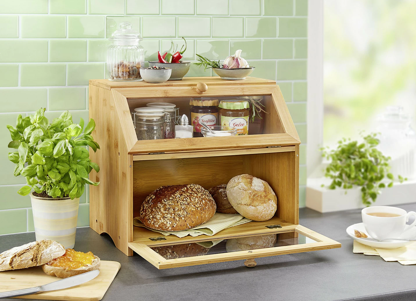 Backwaren-Theke für das Frühstücksbuffet zu Hause