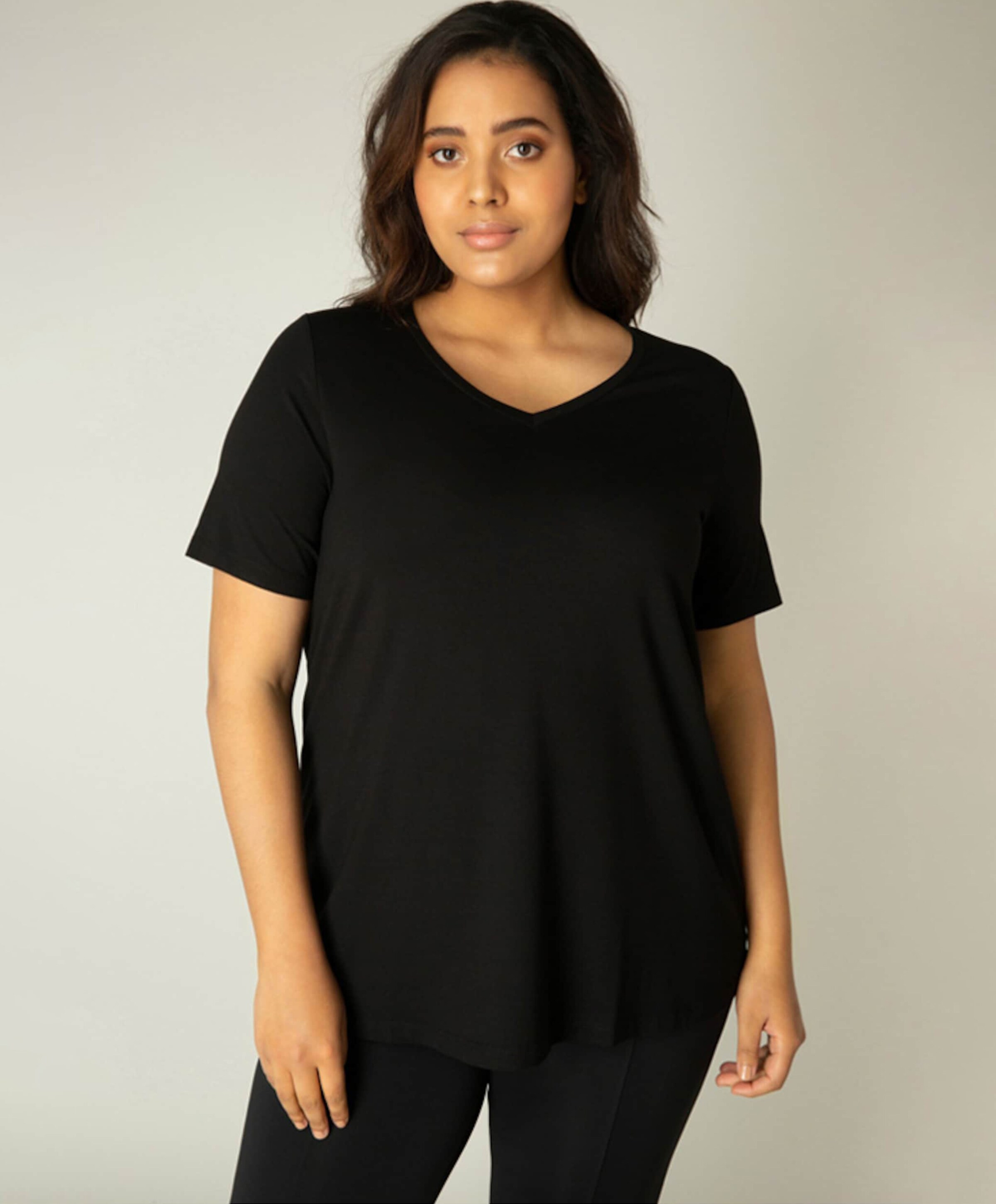 Base Level Curvy Dames T-shirt zwart