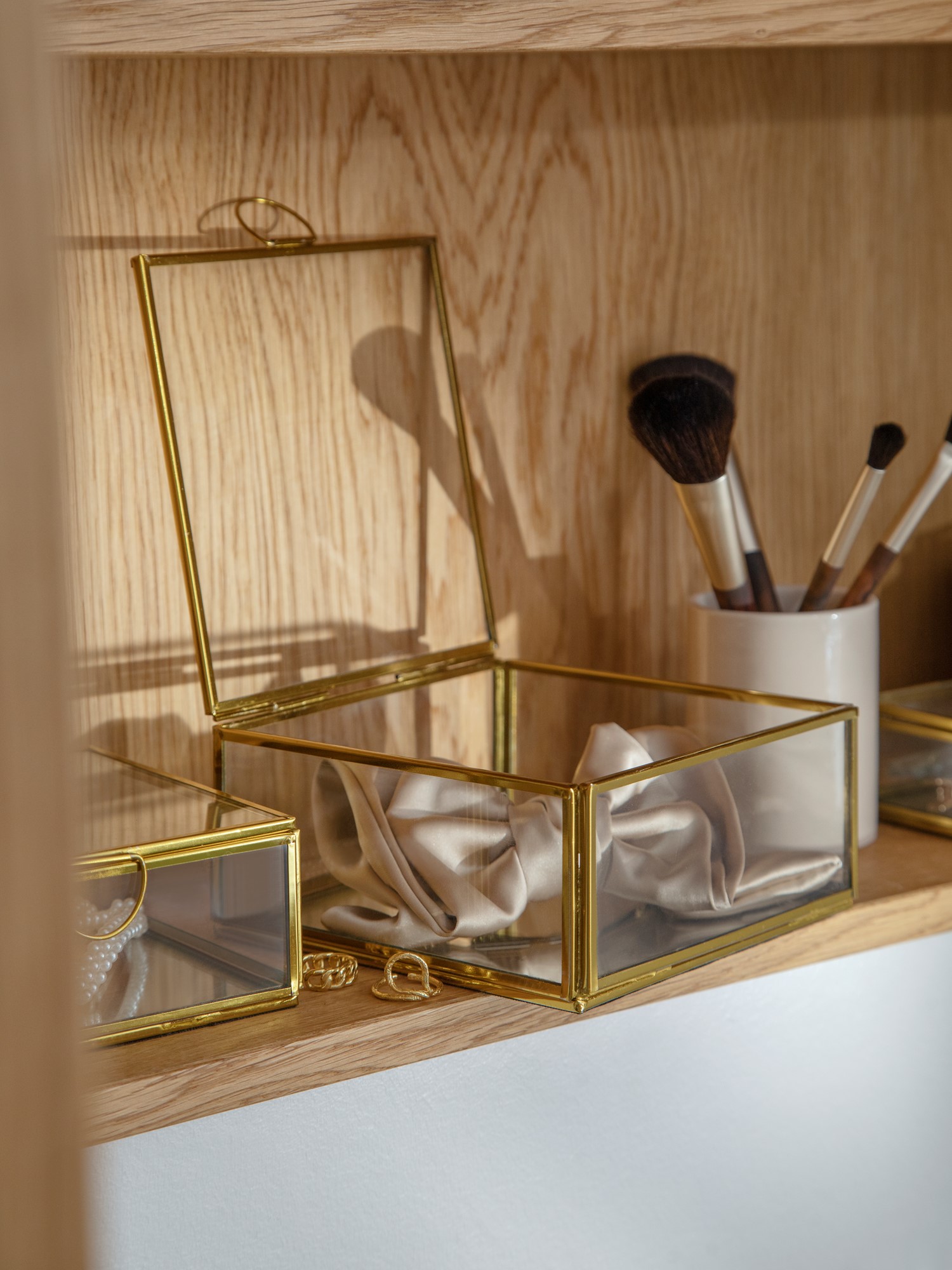 Smykkeskrin | Glas/messing. 14,5 x 14,5 x 6,7 cm. | Brass