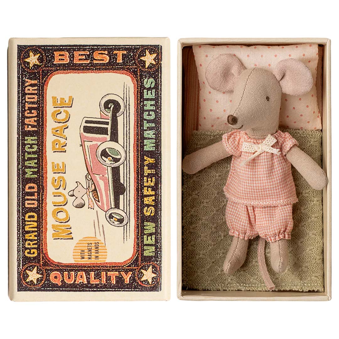 maileg knuffelmuis kleine zus in luciferdoosje - roze pyjama - 11 cm