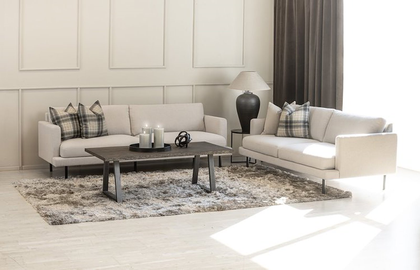 Newport 2,5-seter Tekstil Mia beige med sorte stålben